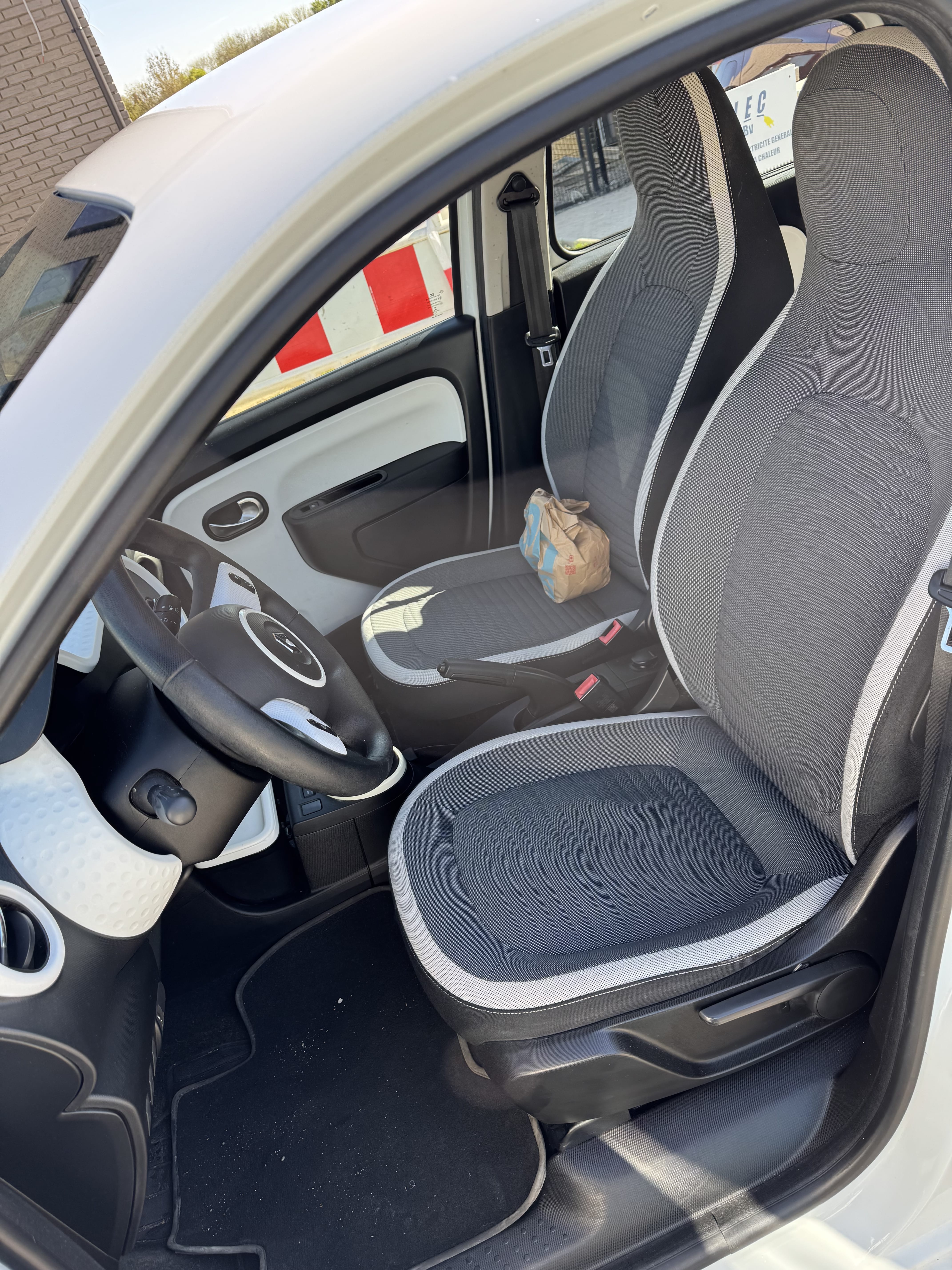 Renault Twingo III 1.0 essence with Audio / iPod input