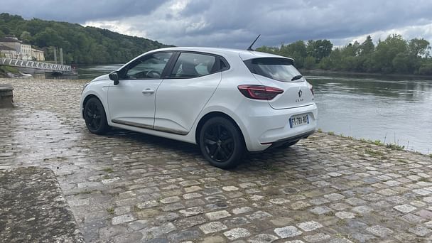 Renault Clio E-tech Louez la Renault Clio 5 E-Tech Hybride 140cv – Éco, Technologie & Confort à Bordeaux ! avec Régulateur de vitesse