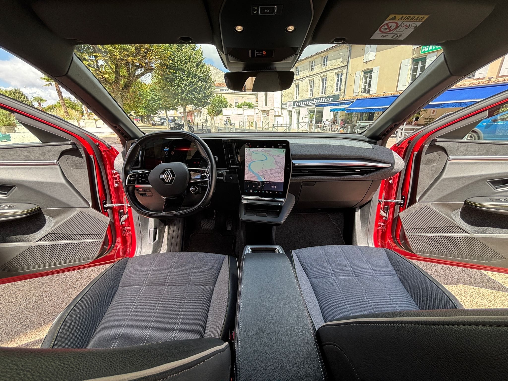 Renault Mégane E-tech Électrique TOUTE OPTION recharge rapide 22 kW AC / 130 kW DC avec GPS