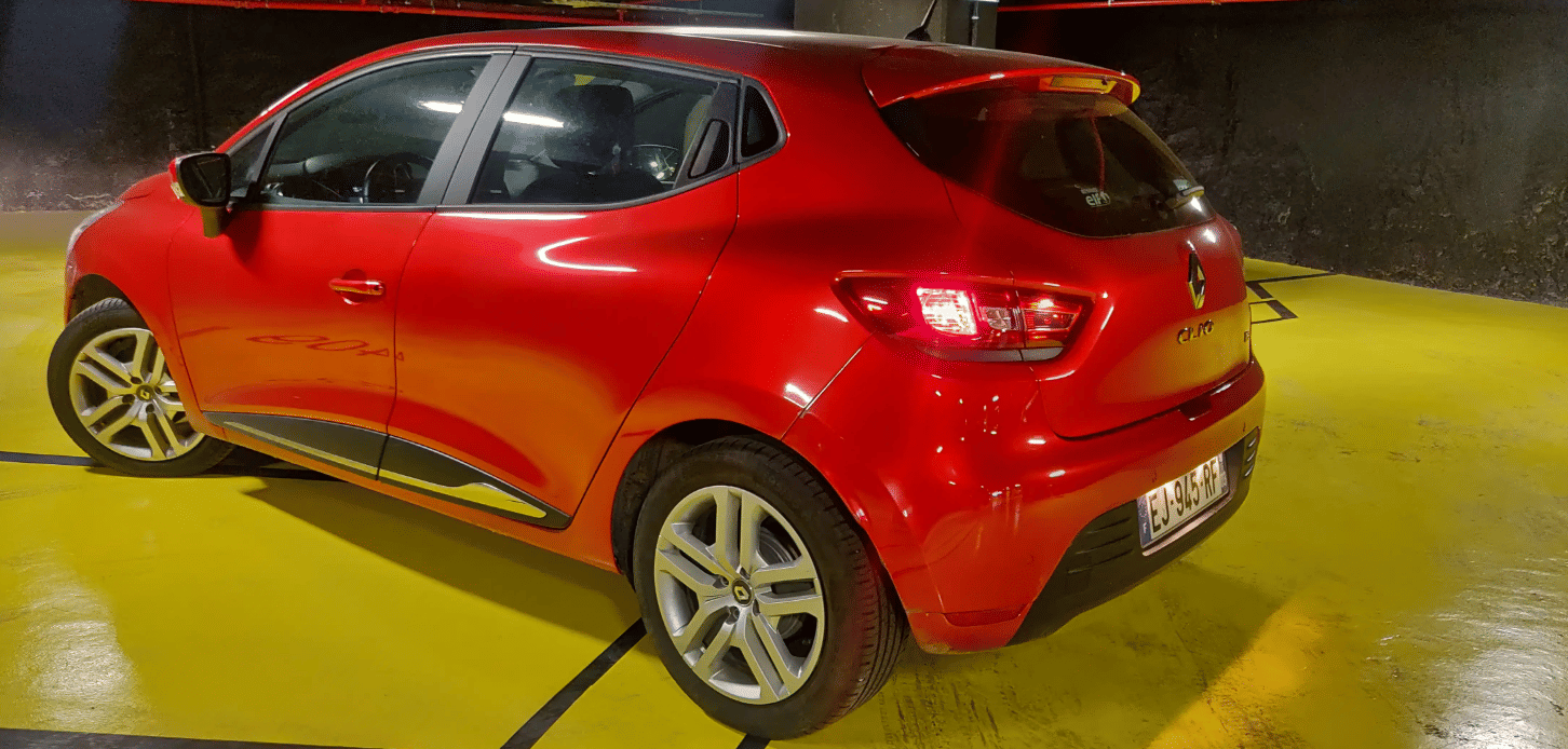 Renault Clio EJ945RF avec GPS
