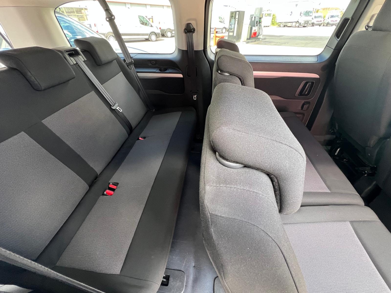 Peugeot Traveller Business avec Quatre roues motrices