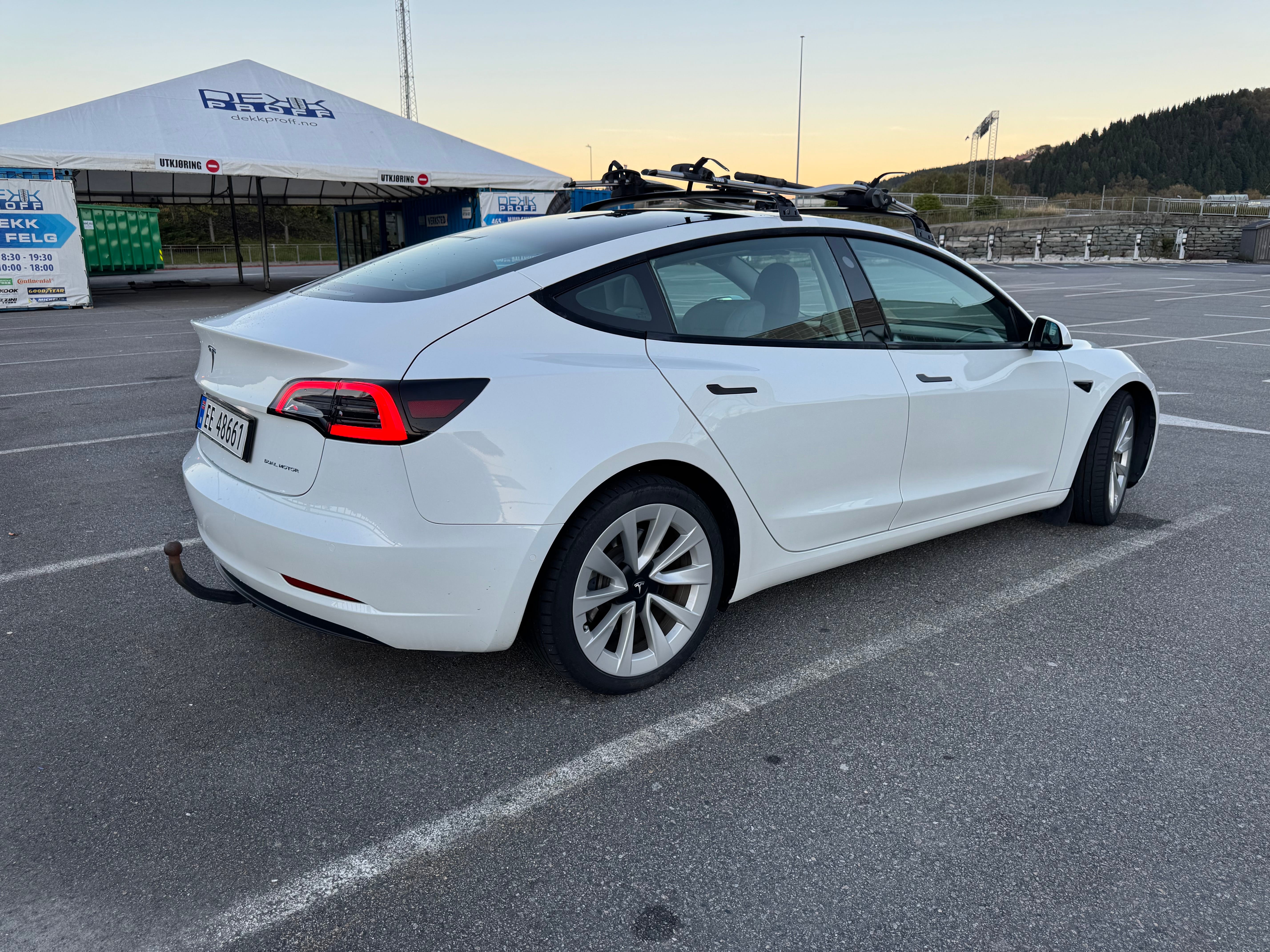 Tesla Model 3 Long Range med Babysete