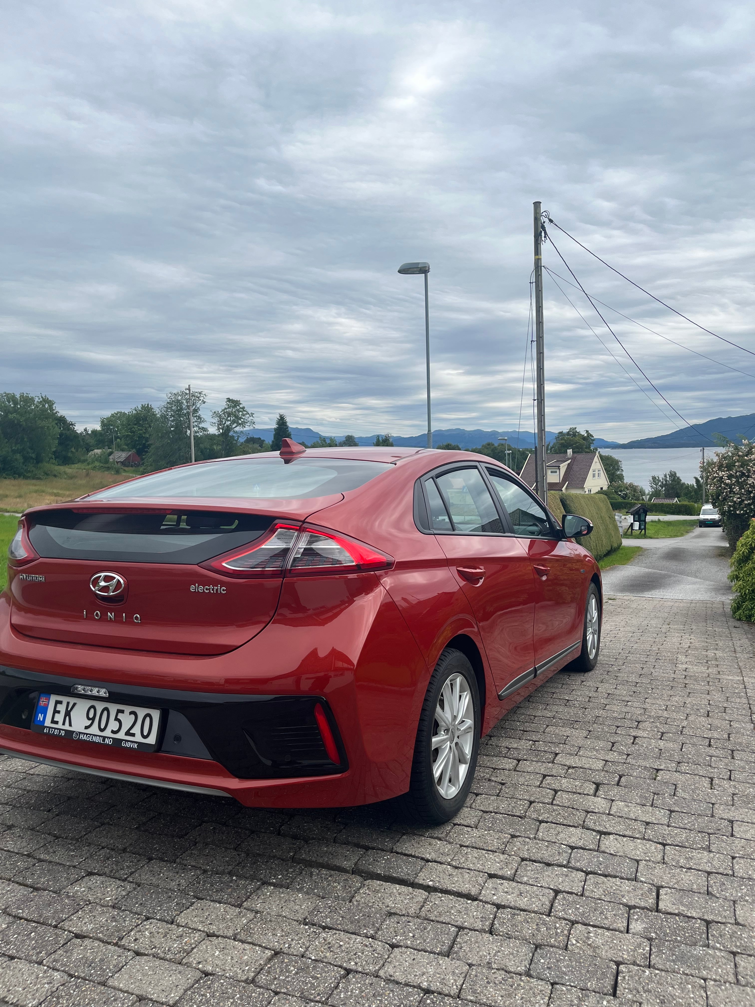 Hyundai Ioniq med GPS