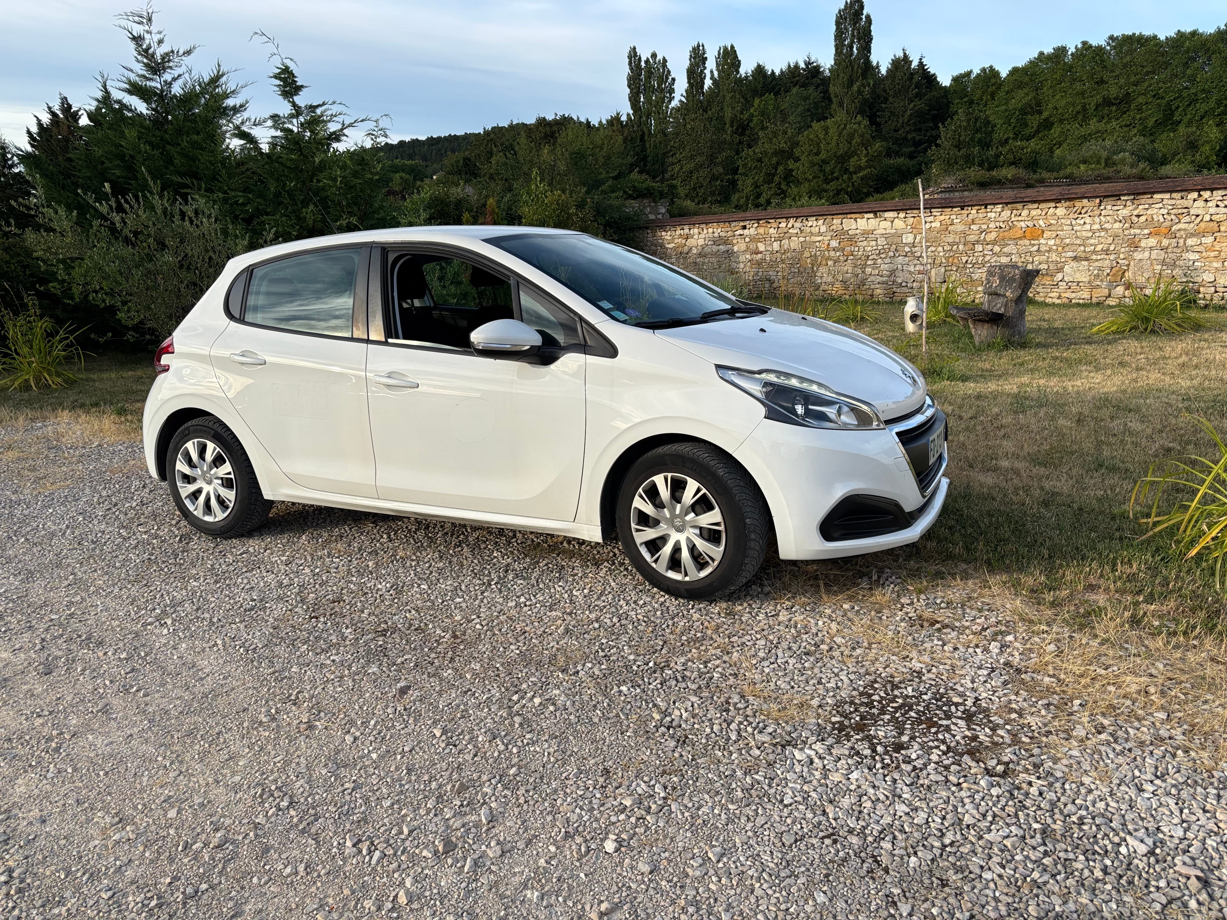 Peugeot 208 1,2 83 cv, 2019, Essence 95