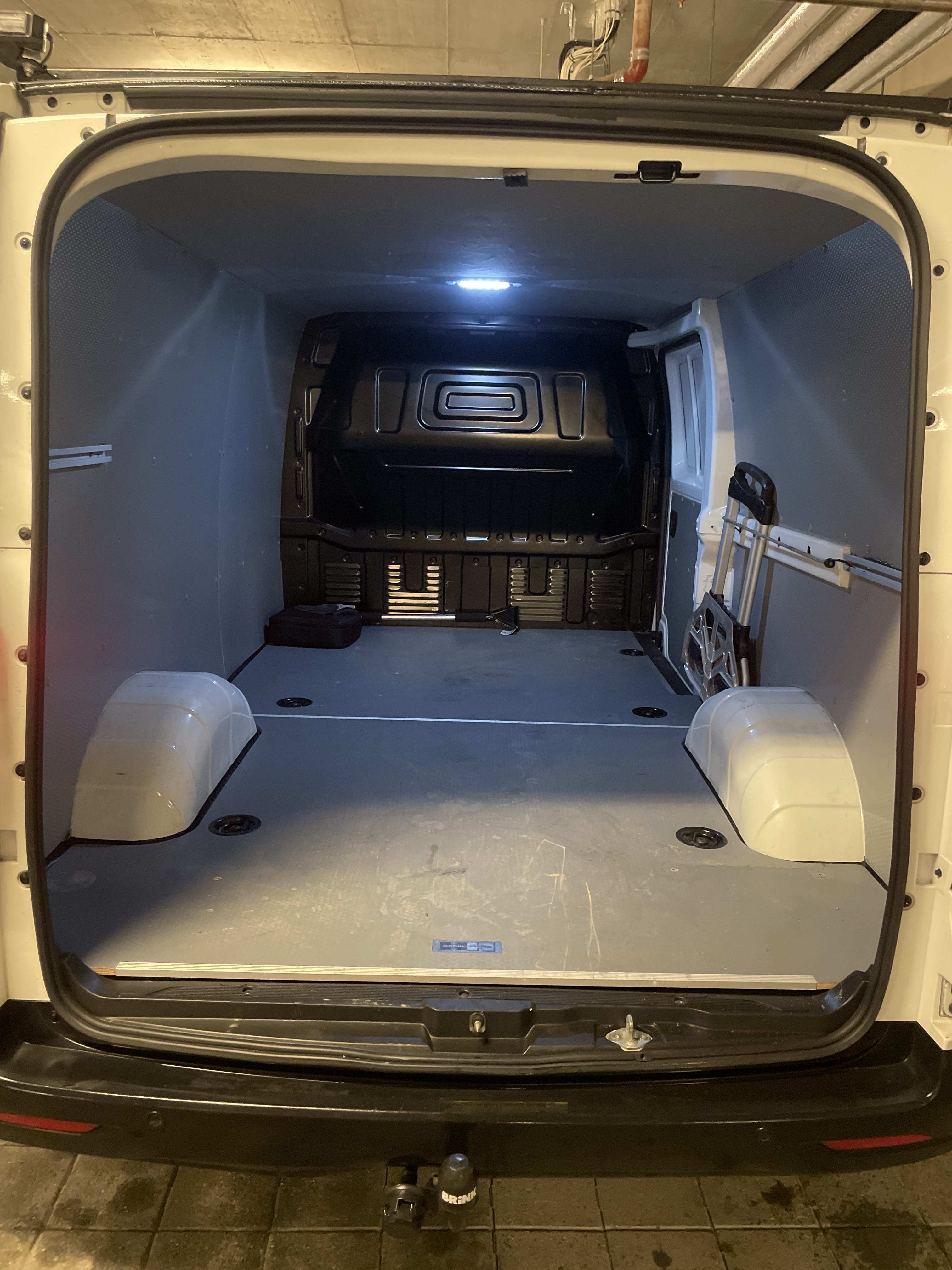 Maxus eDeliver 3 with Snow tires