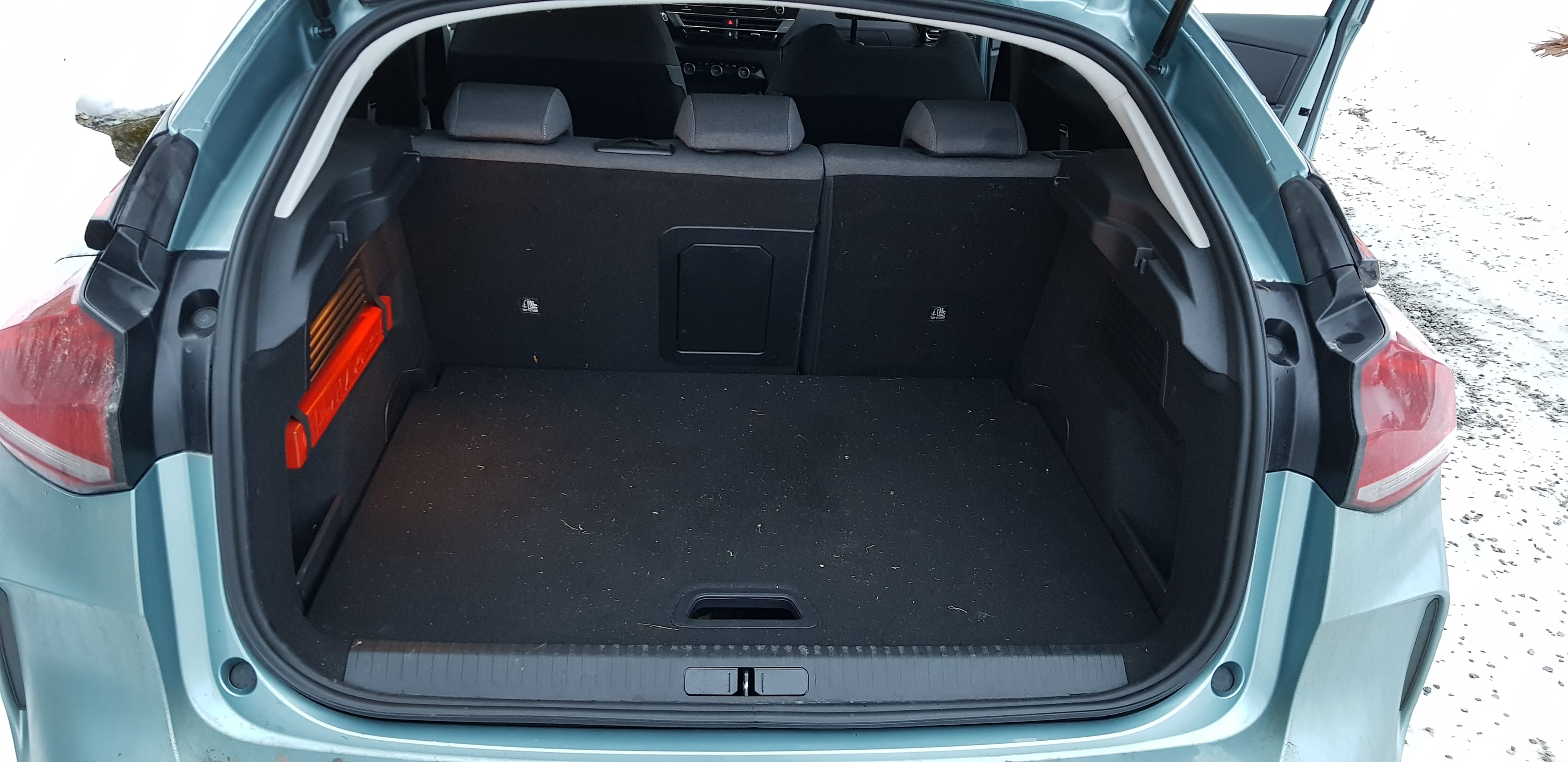 Citroen ë-C4 med Skiboks
