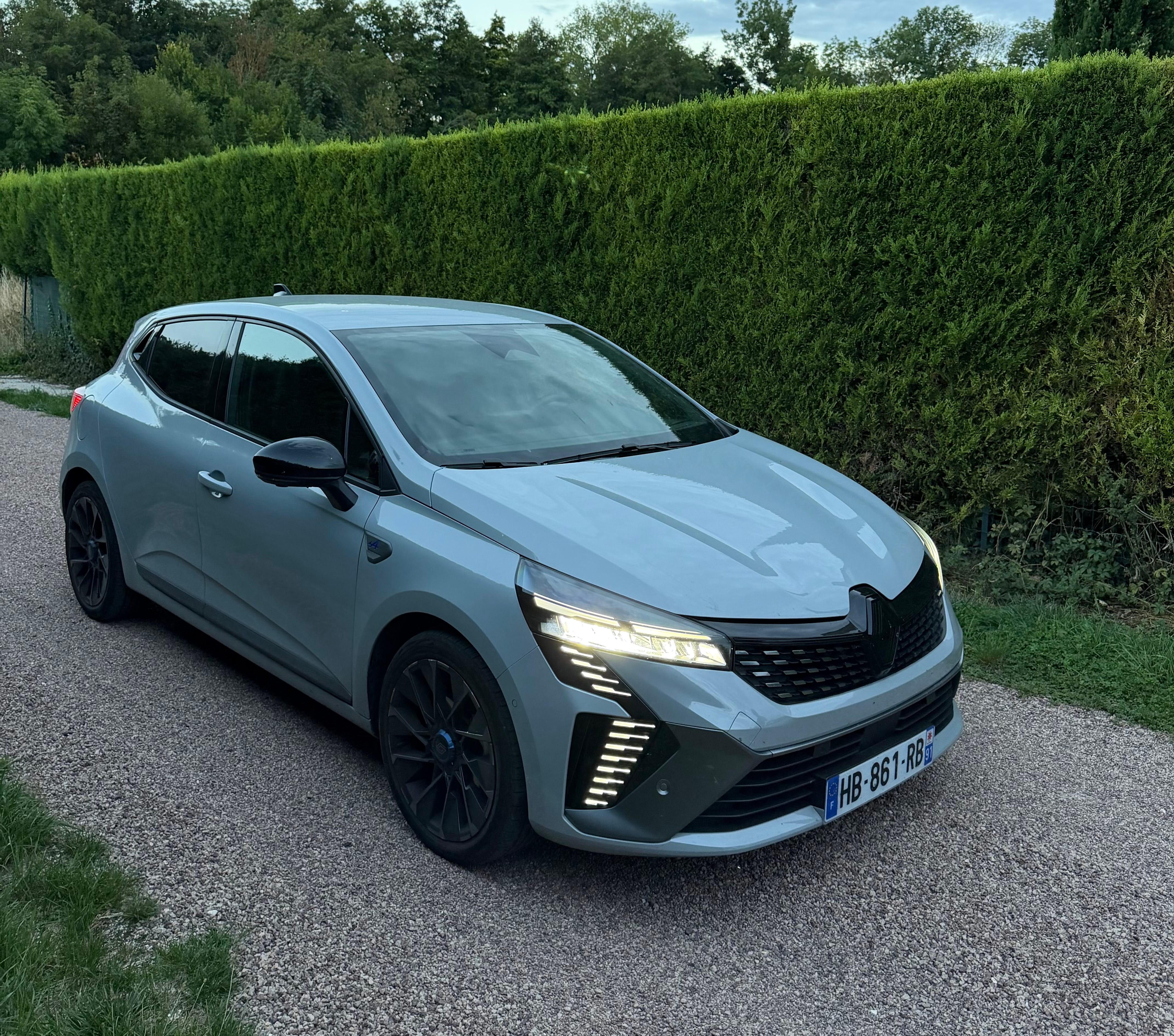 Renault Clio E-tech, 2025, Essence 95 / Électrique (hybride), automatique
