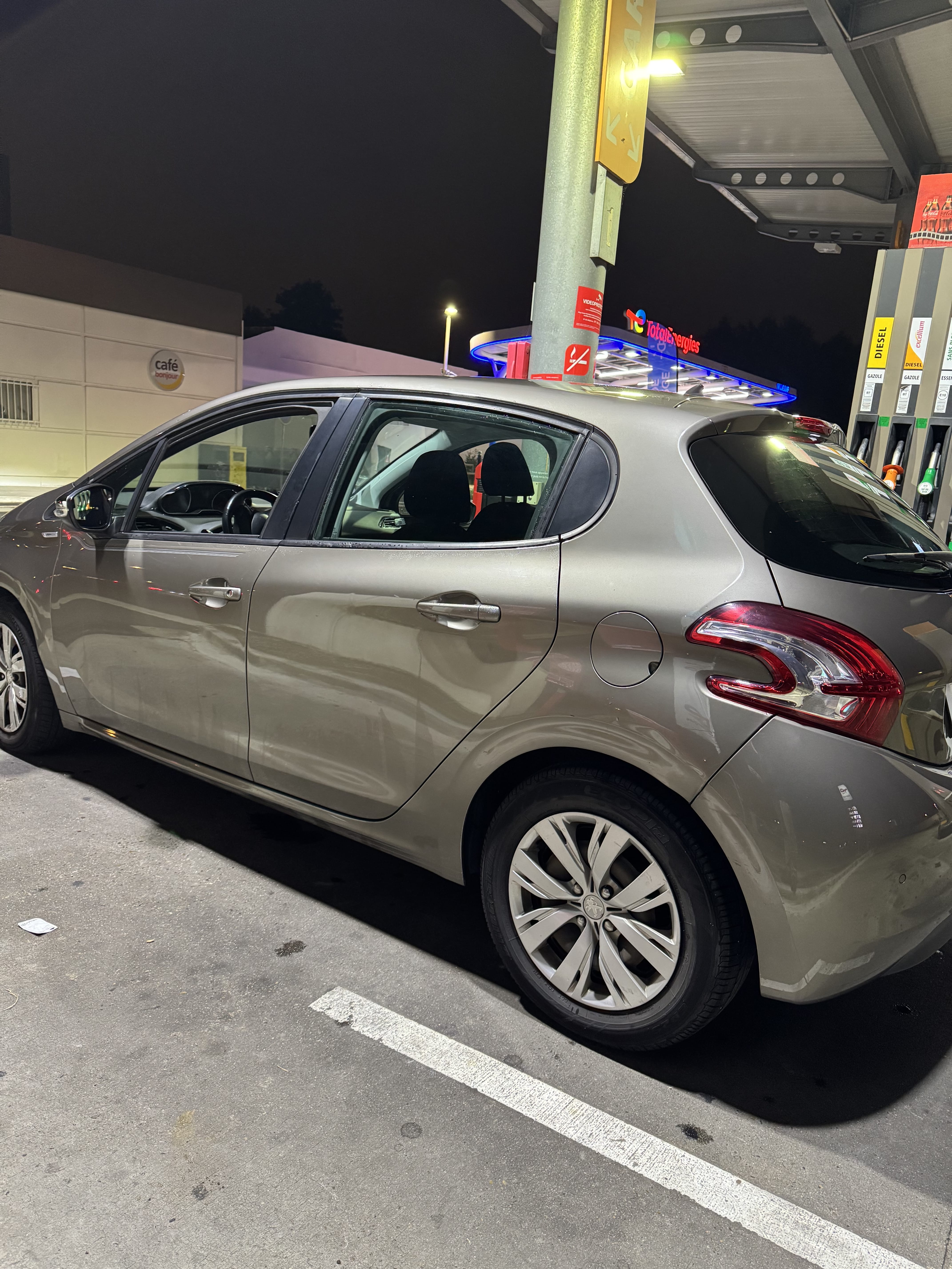 Peugeot 208 avec Climatisation