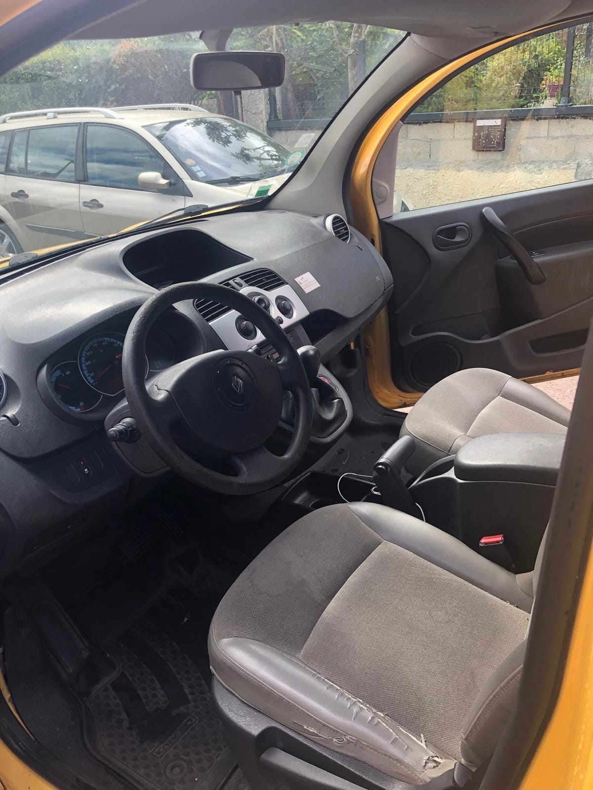 Renault Kangoo ZE avec Autoradio