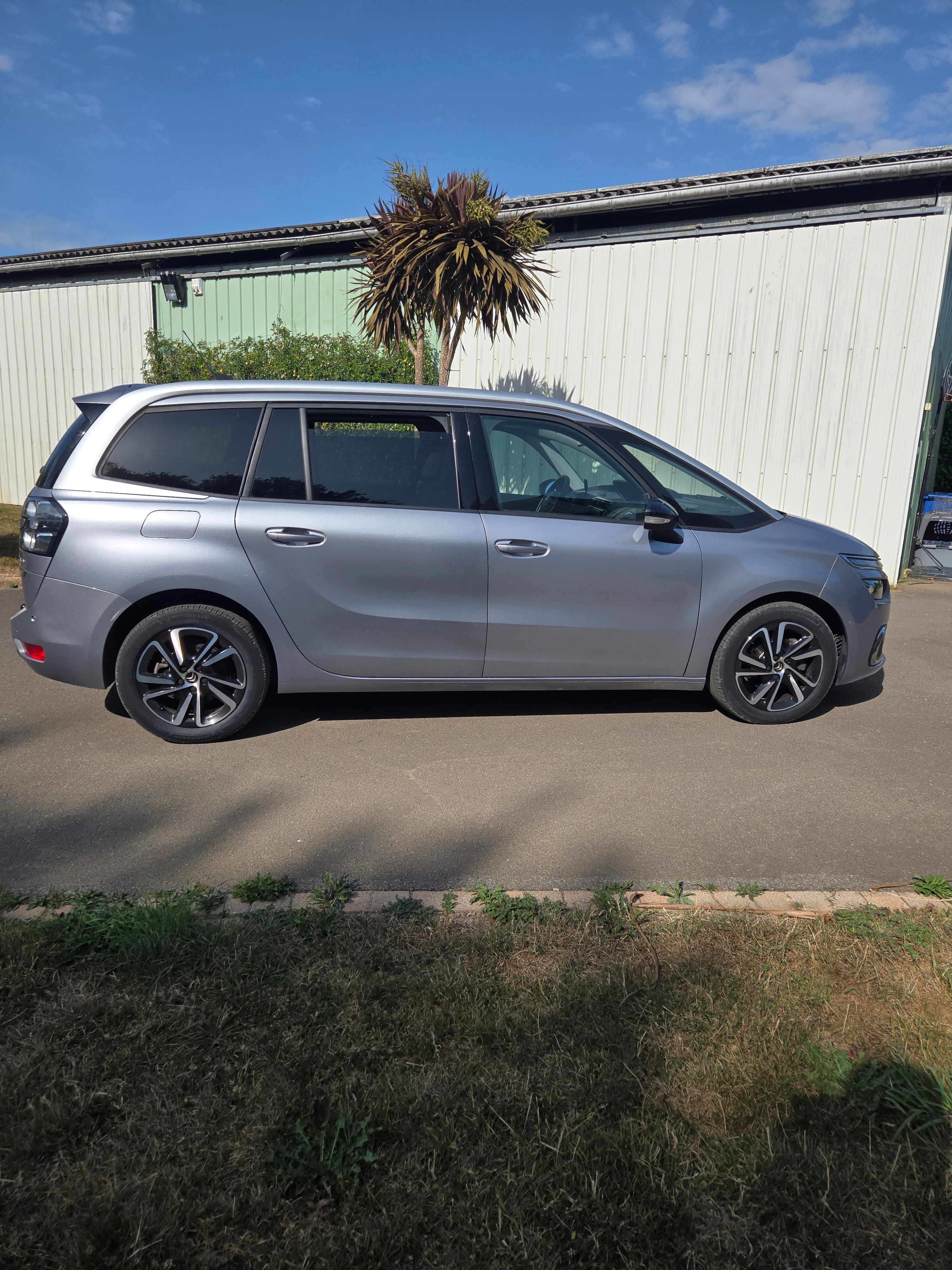 Citroen C4 Grand Spacetourer avec Dashcam