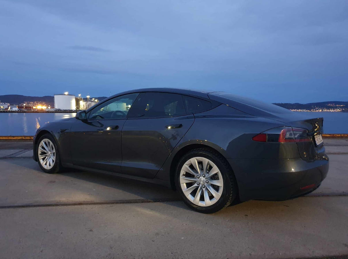 Tesla Model S 75D med GPS