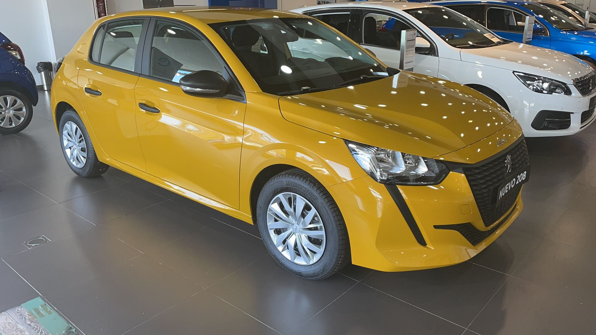 Peugeot 208 3193LPY con Aire acondicionado