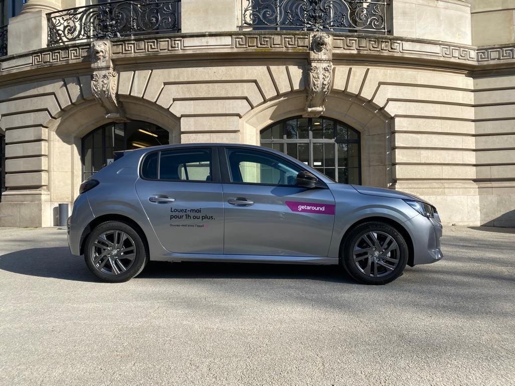 Peugeot 208 avec GPS