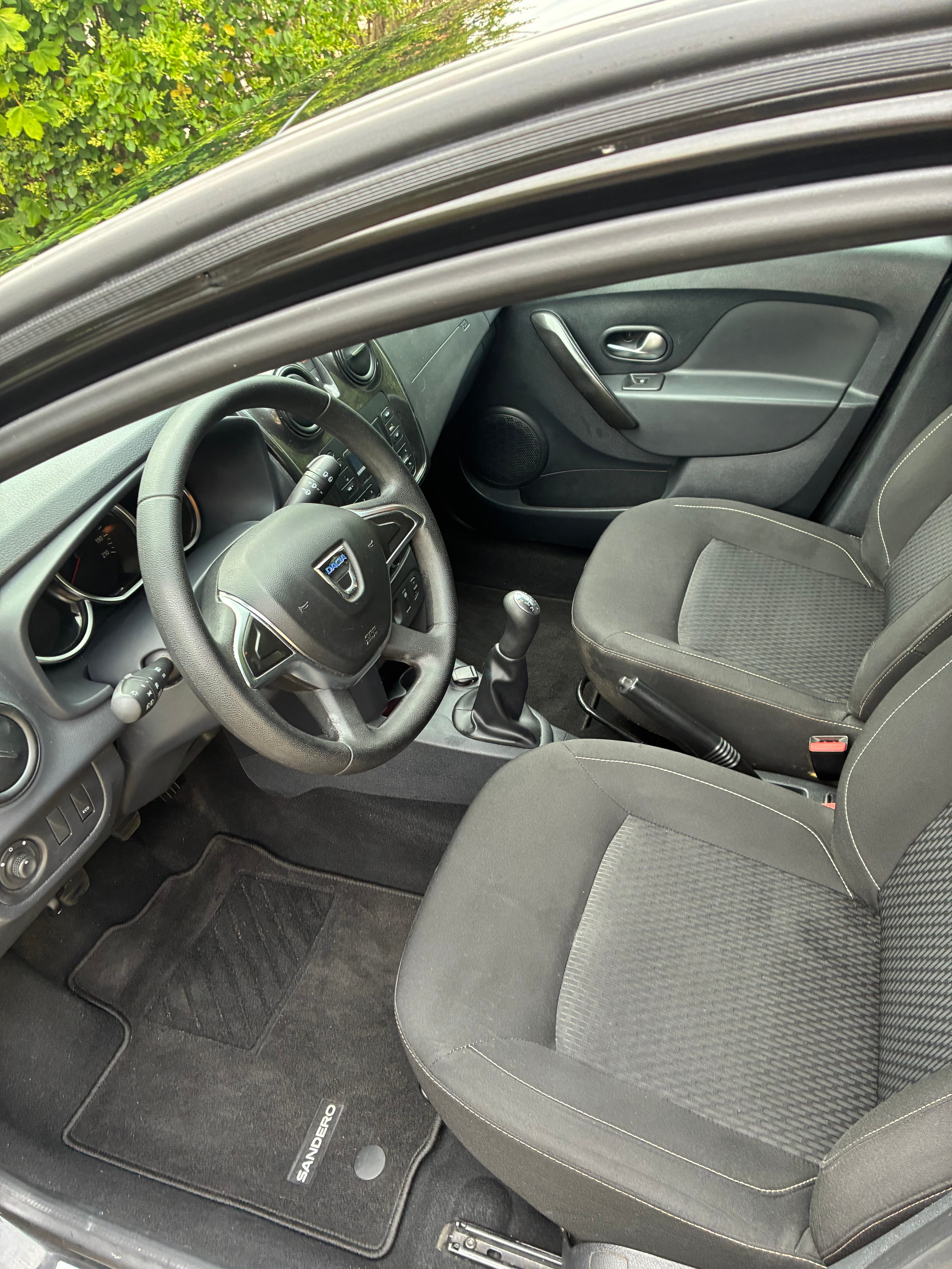 Dacia Sandero 0,9tce essence 90 chevaux sans plomb 95 avec Audio Bluetooth