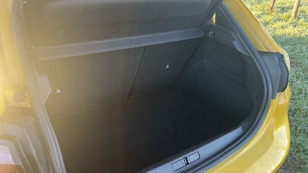 Peugeot 208 Peugeot 208 Essence – Éco, Moderne & Confortable – Dispo 24/7 à Bordeaux Gare avec Apple CarPlay