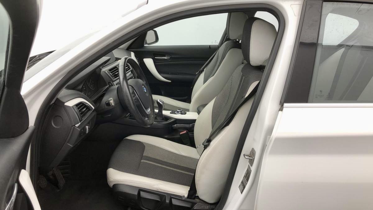 BMW Série 1  Louez la BMW Série 1 Diesel – Sportivité, Luxe & Économie à Bordeaux ! avec Régulateur de vitesse