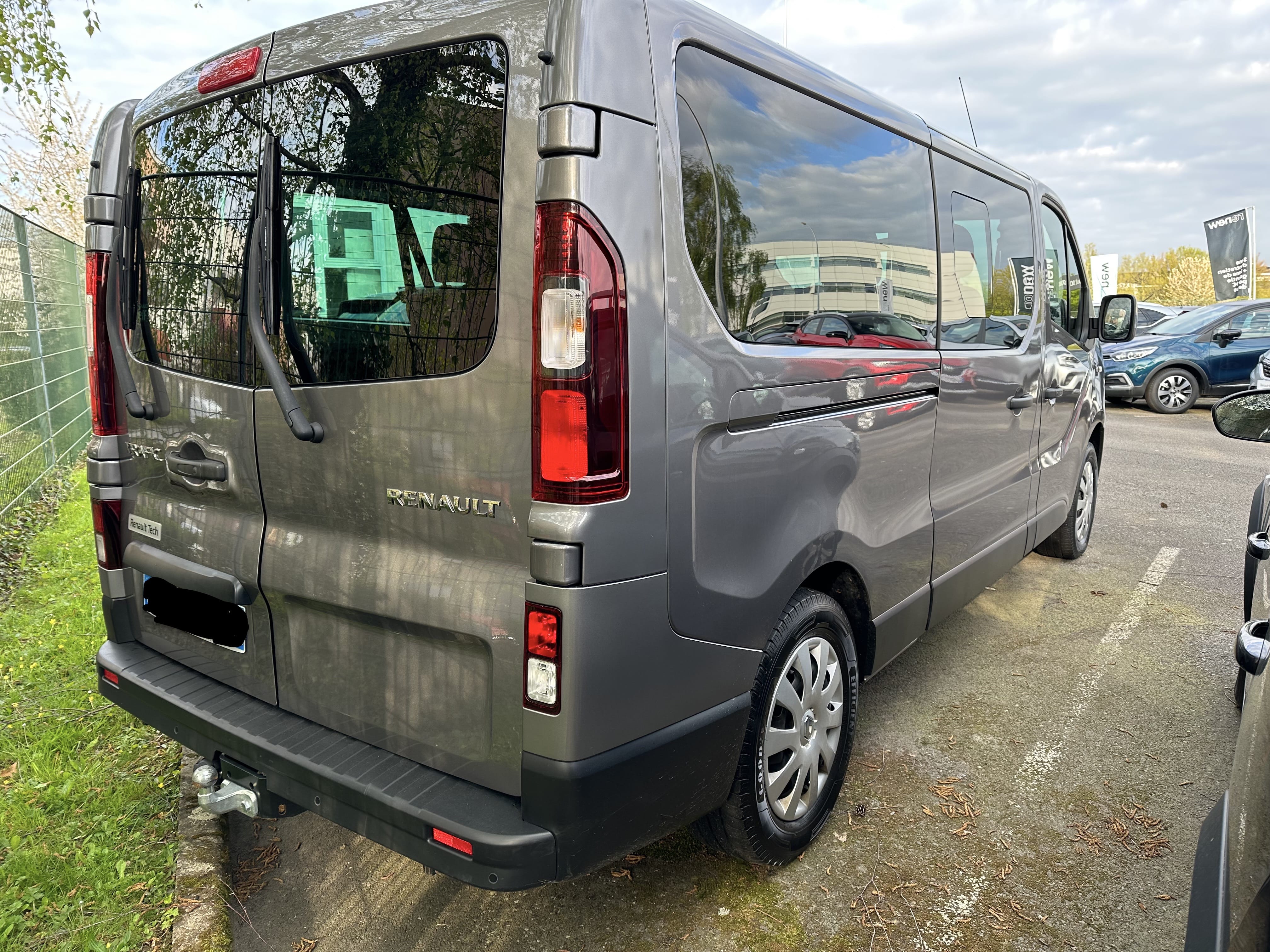 Renault Trafic mit Navigationsgerät