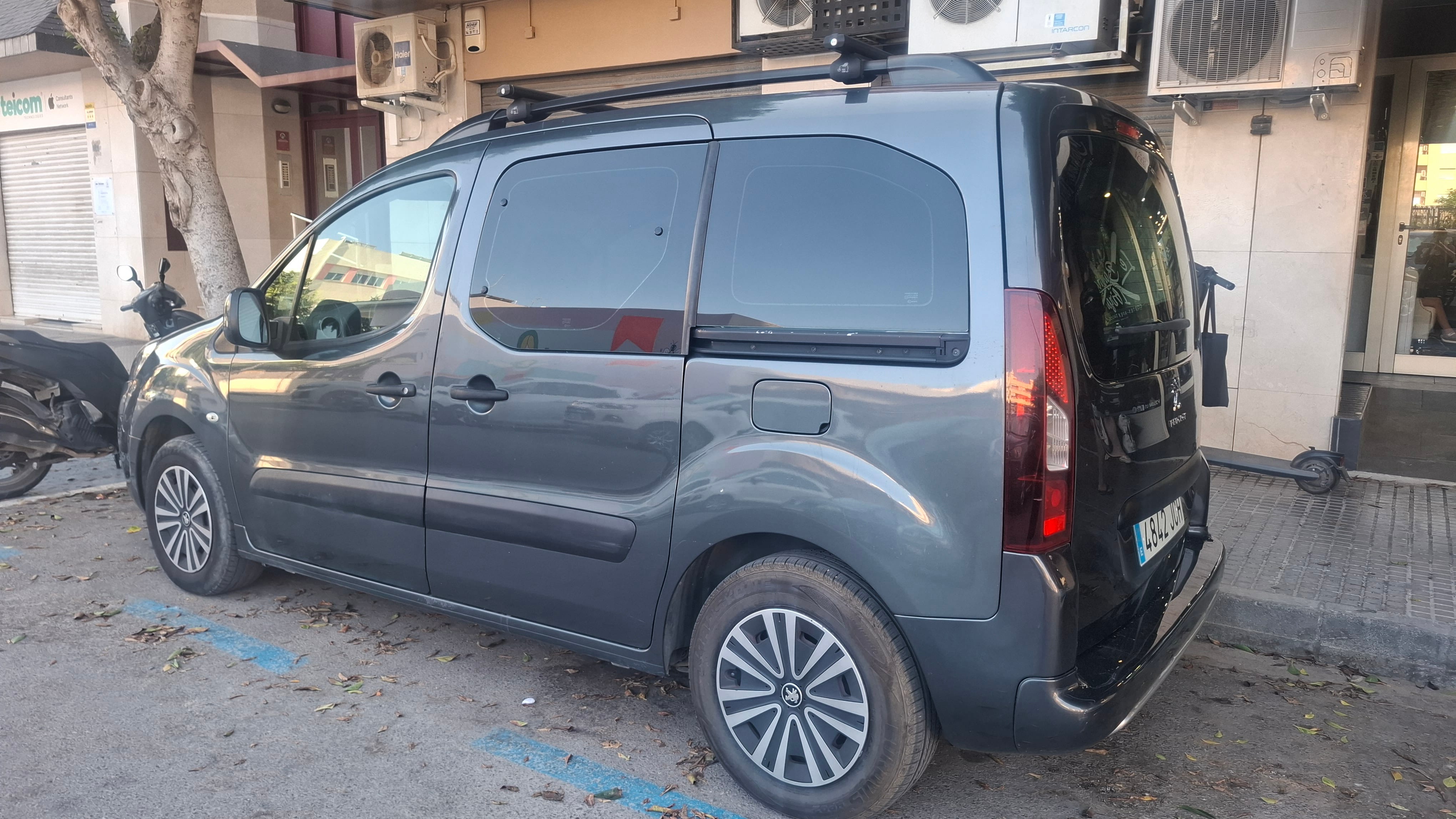Peugeot Partner Tepee avec Siège bébé