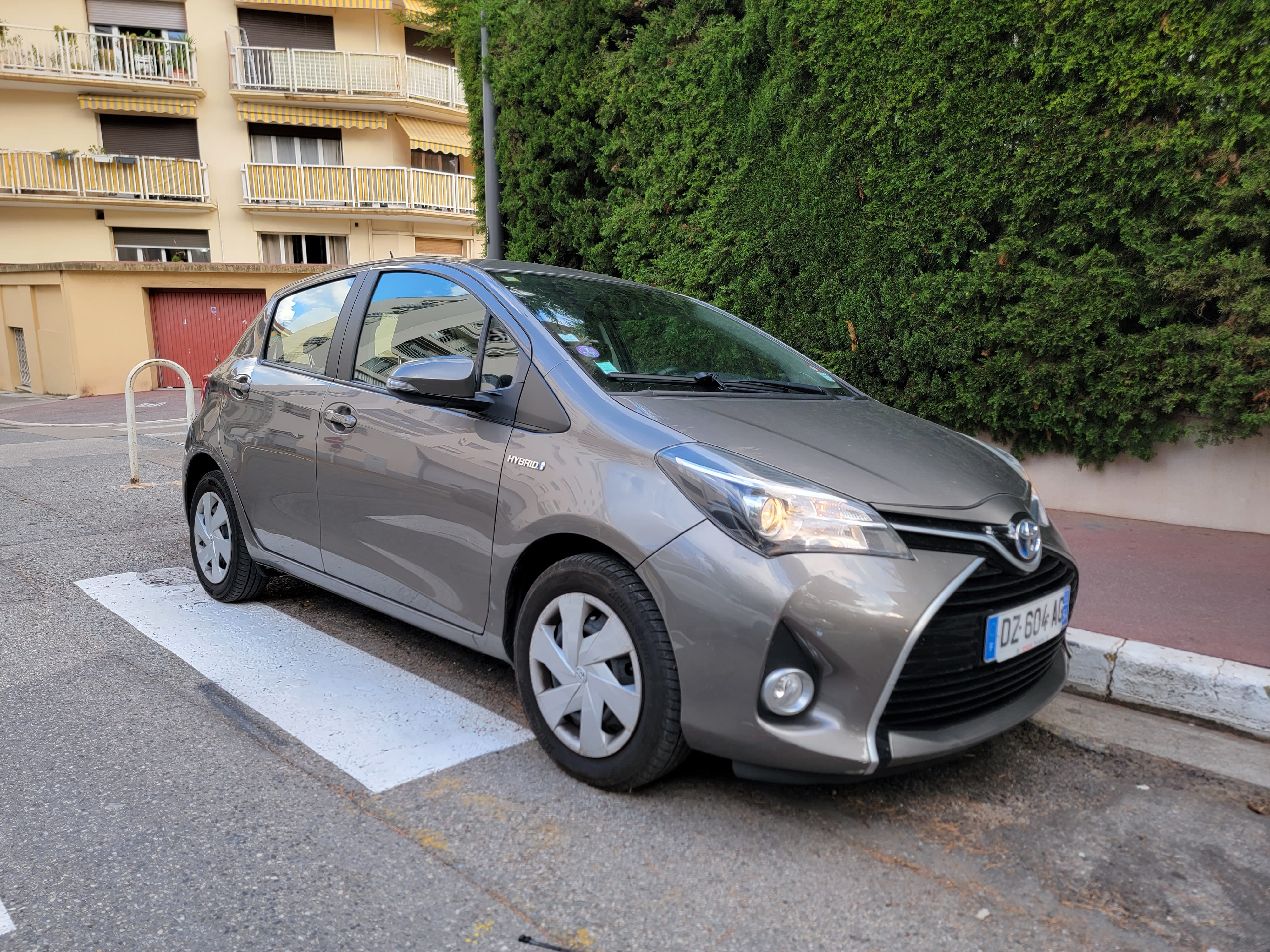Toyota Yaris Hybride, 2016, Essence 95 / Électrique (hybride), automatique