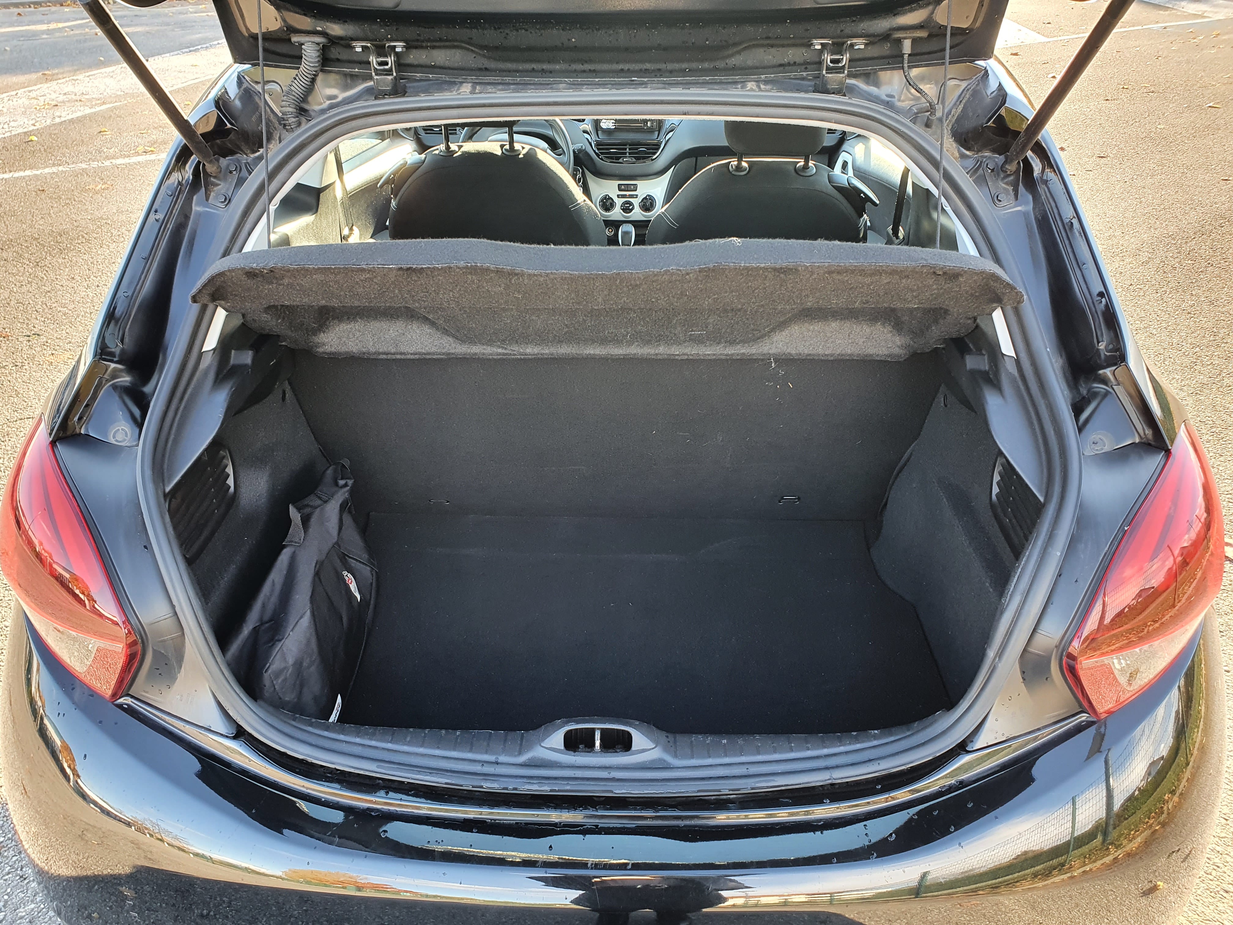 Peugeot 208 avec Entrée audio / iPod