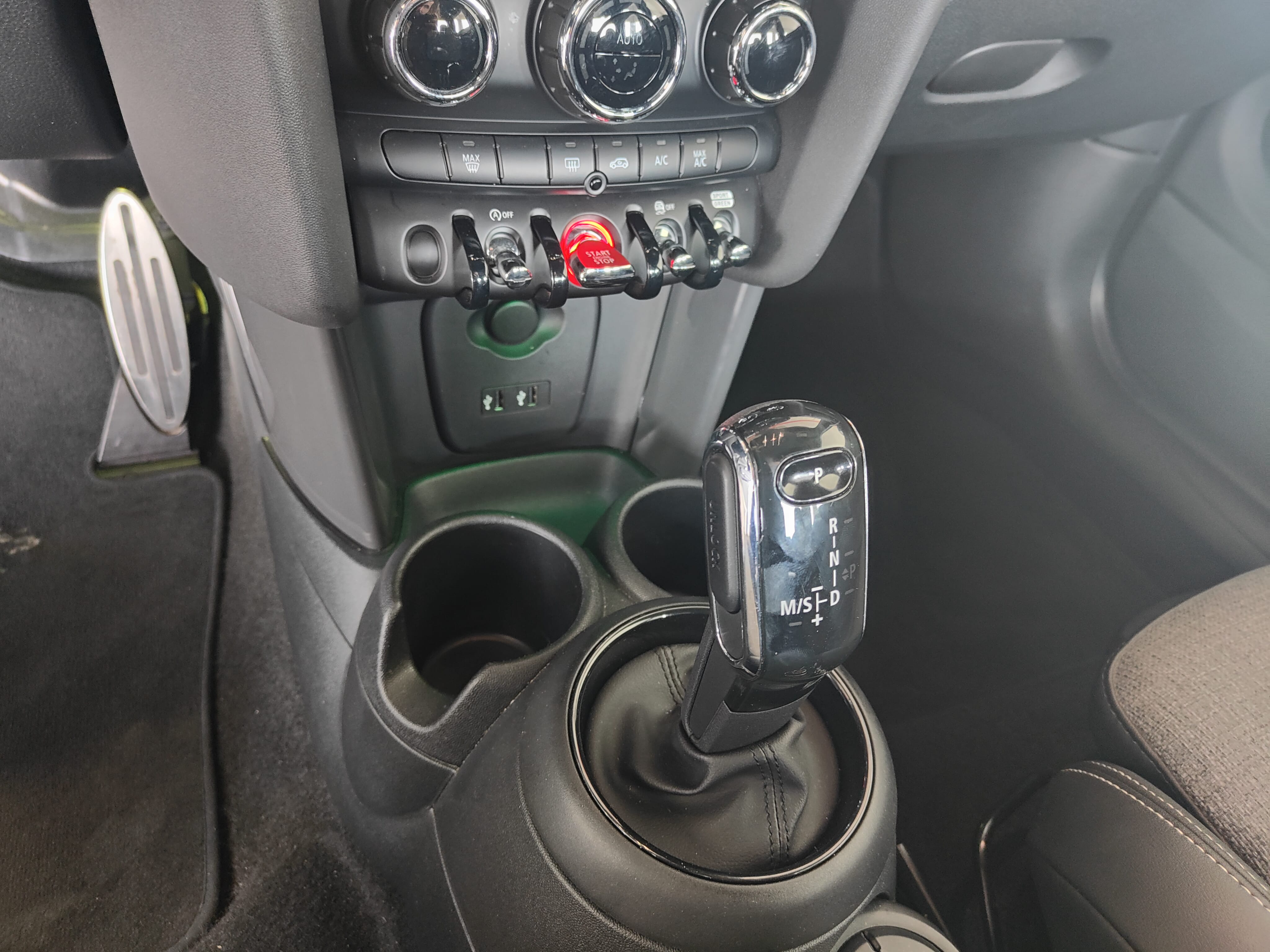 Mini Cooper 3 portes JCW | AUTO | GPS | GARE ST-JEAN (750m) avec Entrée audio / iPod