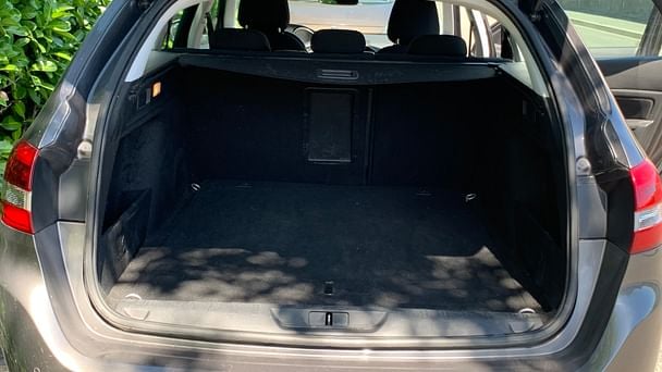 Peugeot 308 SW 1.6 HDI 120 cv AUTO avec Entrée audio / iPod