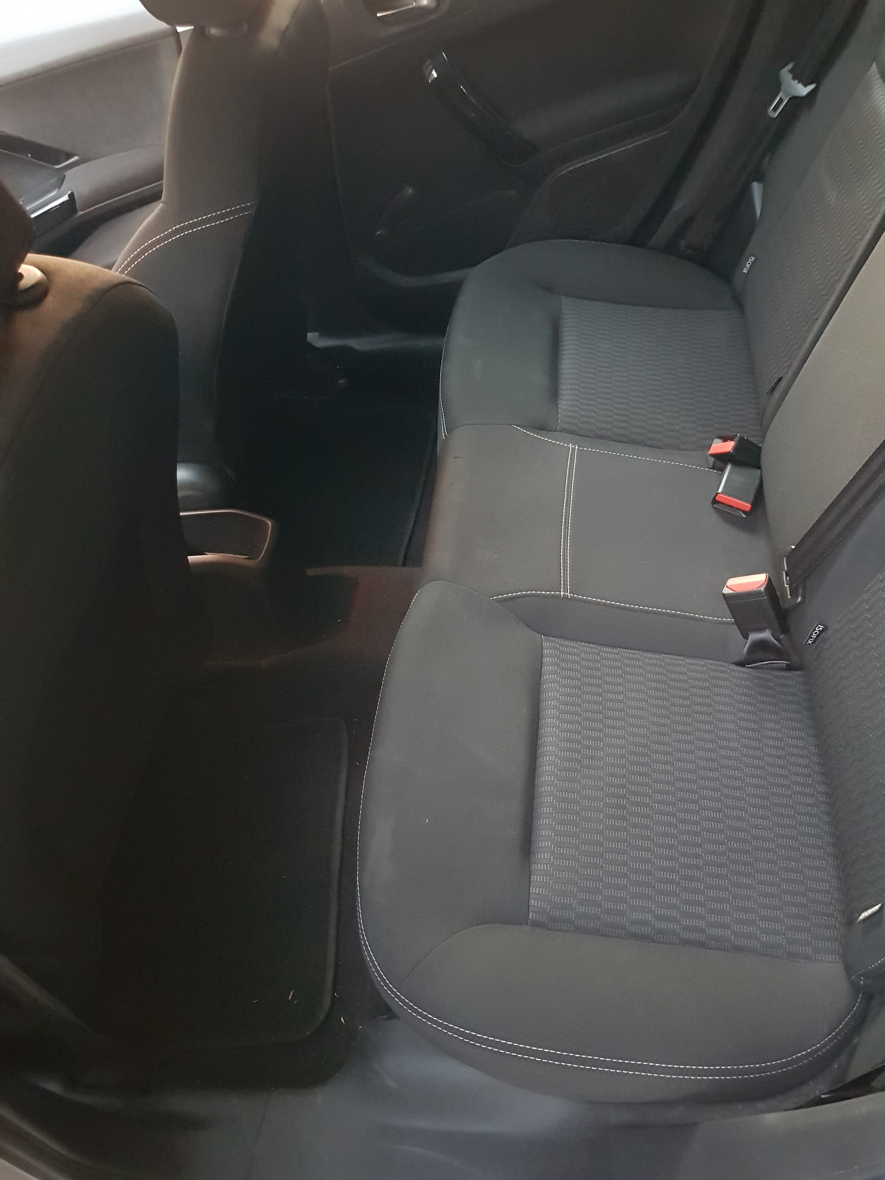 Peugeot 208 avec Entrée audio / iPod