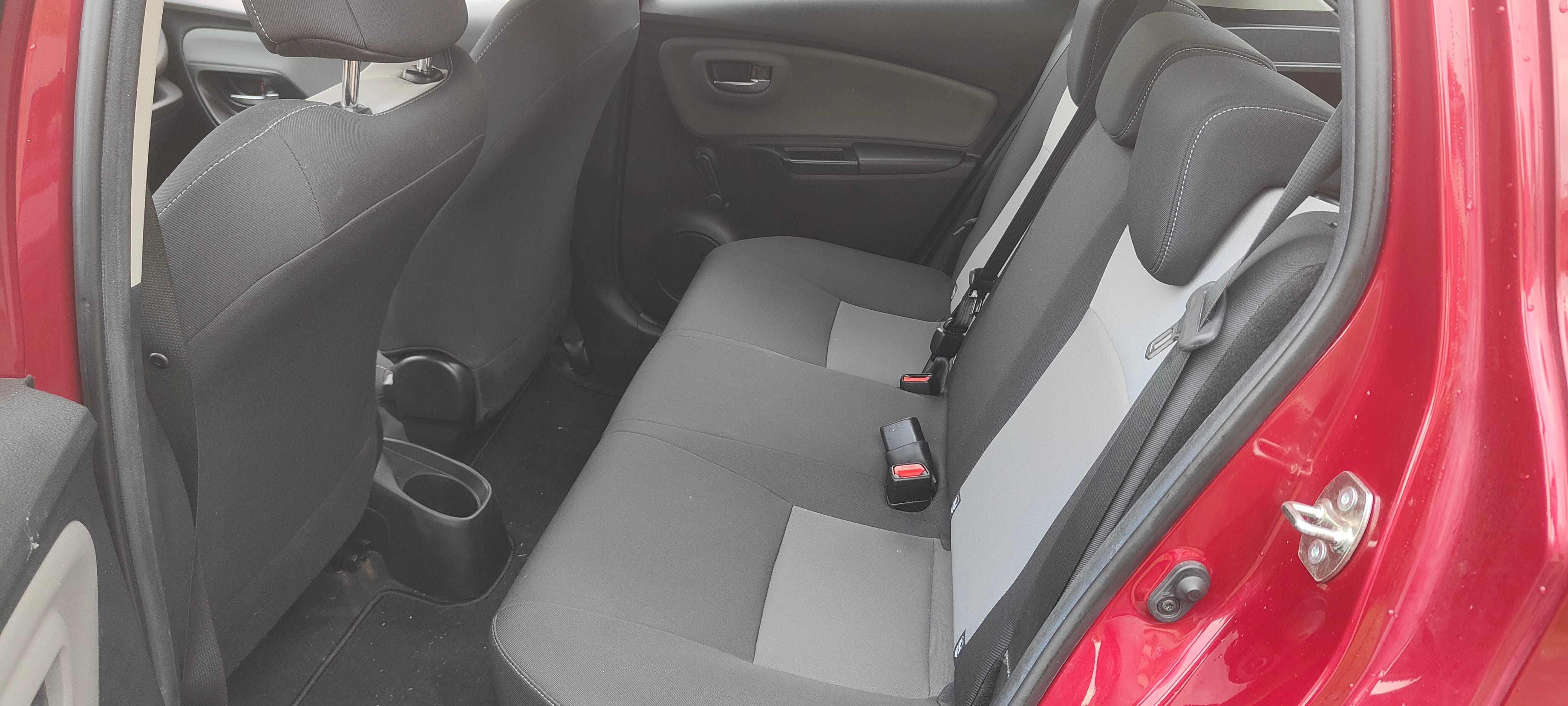 Toyota Yaris 1.0 i 72cv essence avec Autoradio