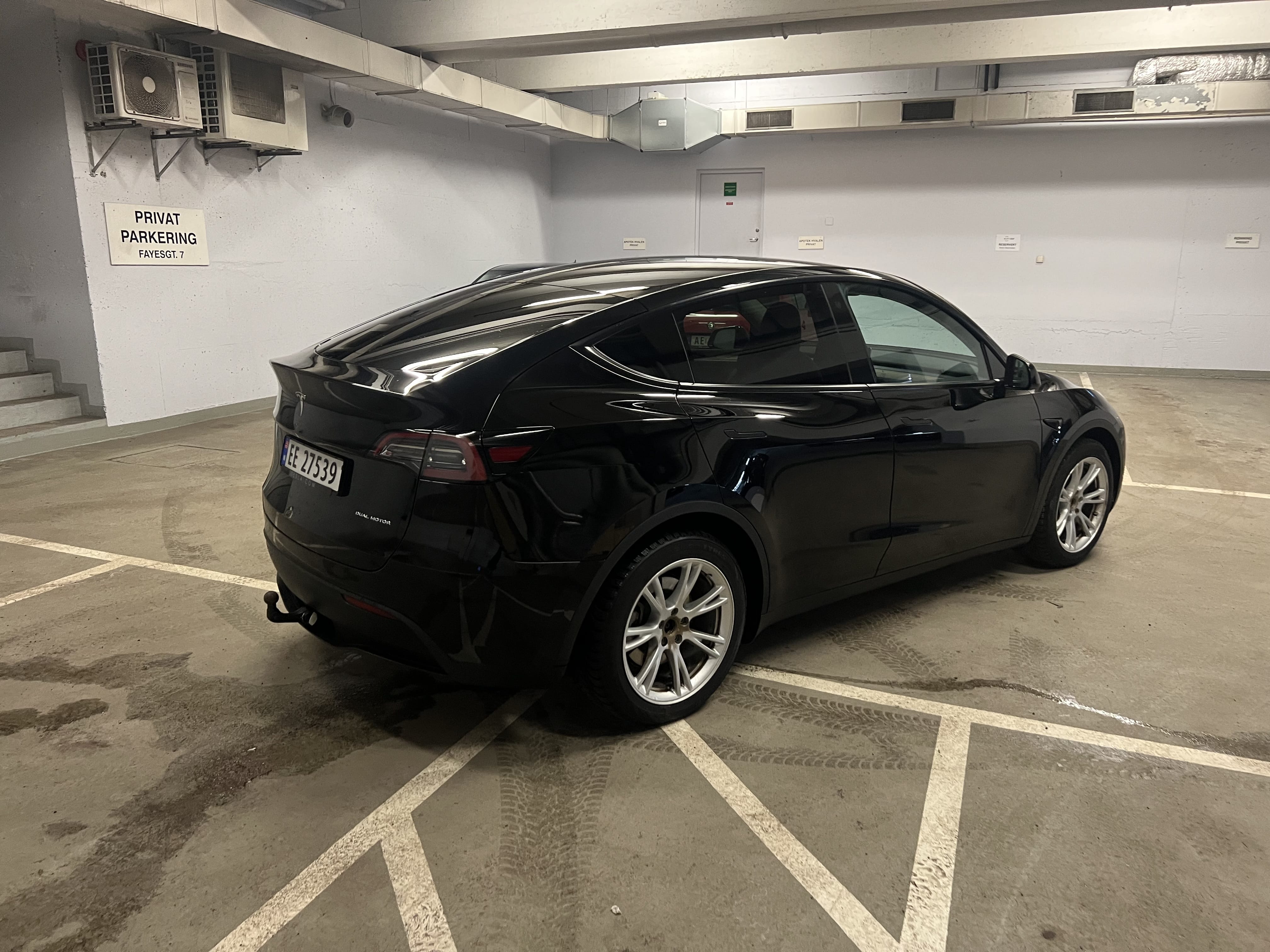 Tesla Model Y med Aircondition