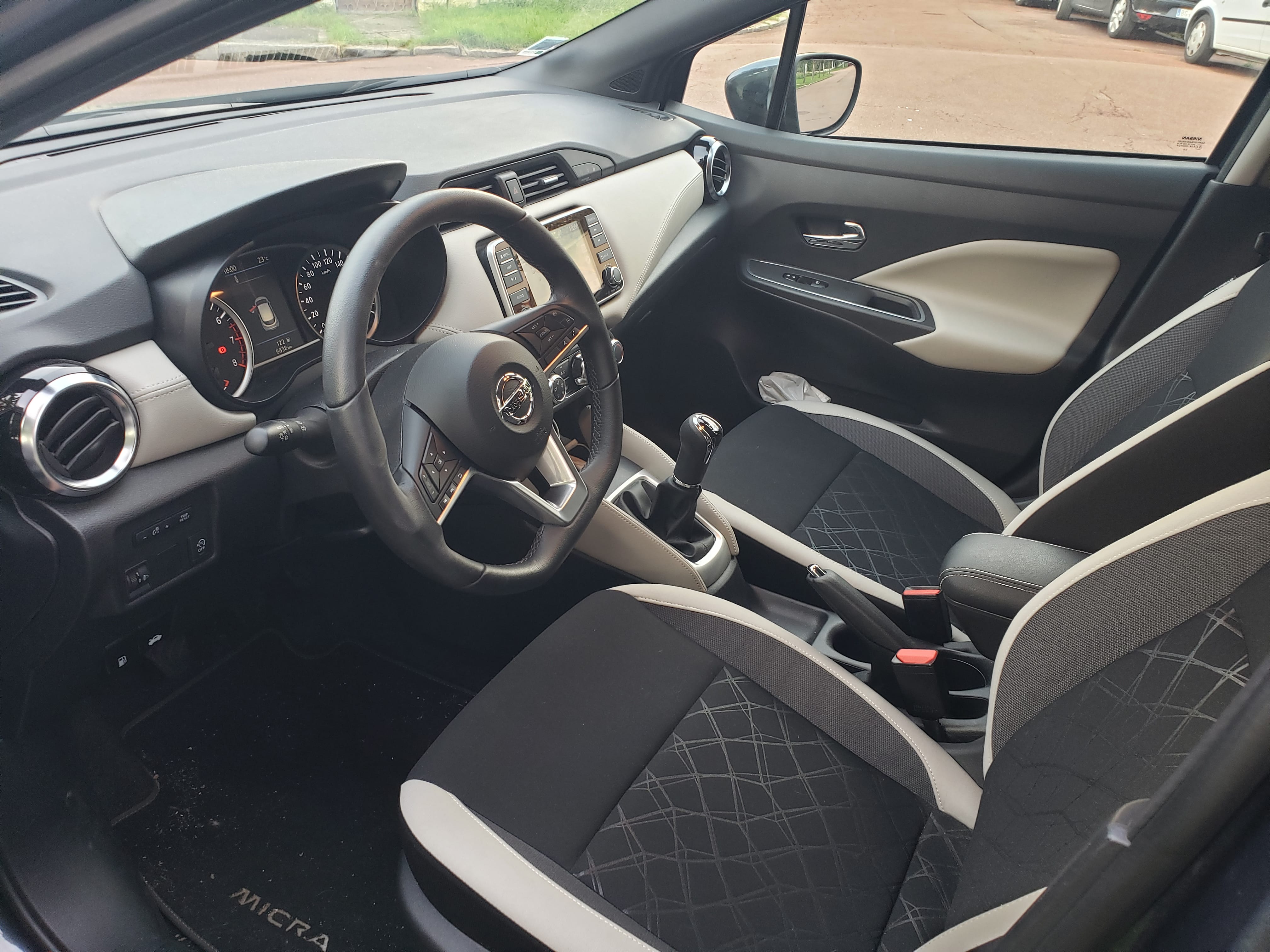 Nissan Micra avec GPS