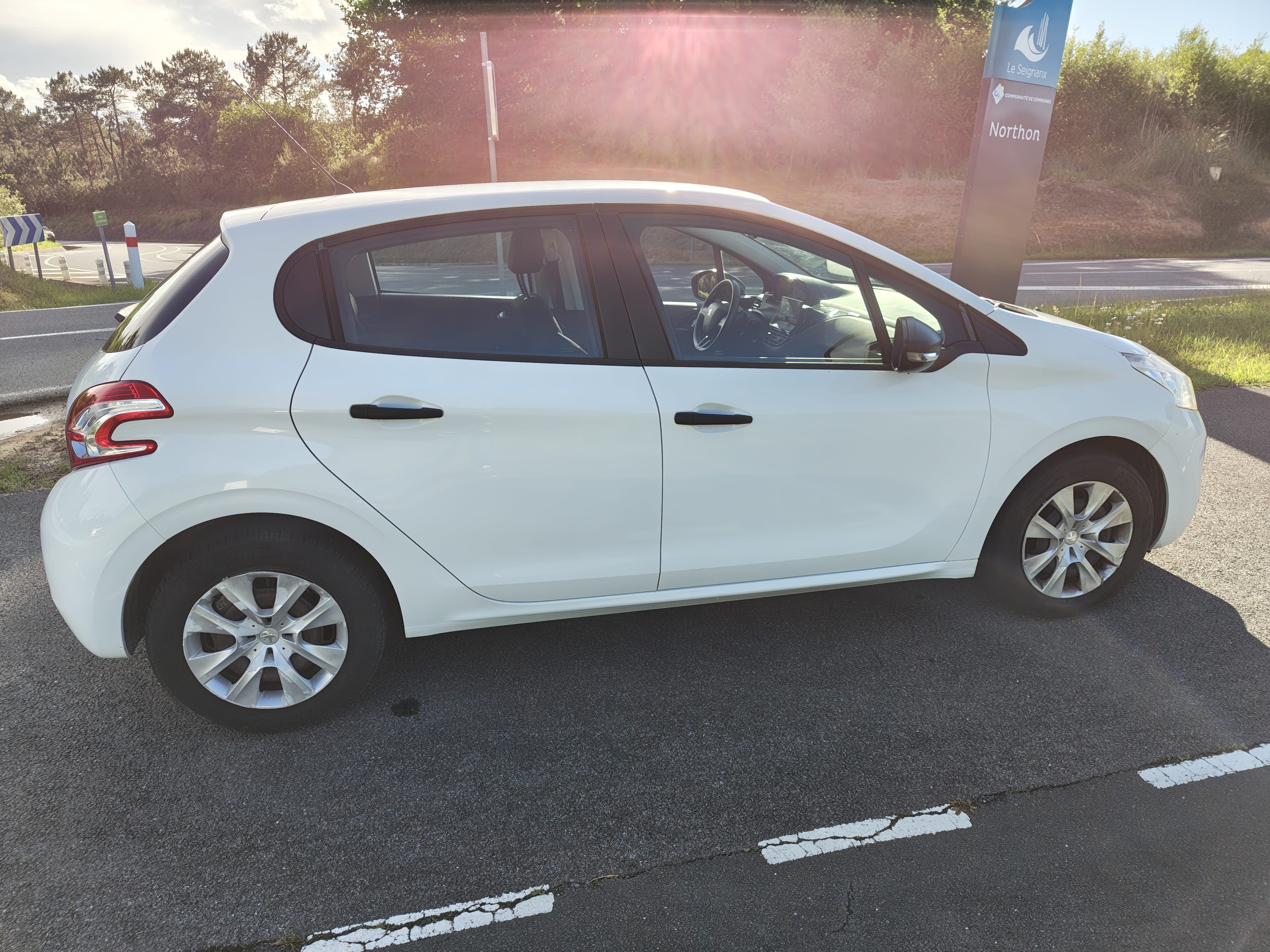 Peugeot 208 avec Autoradio