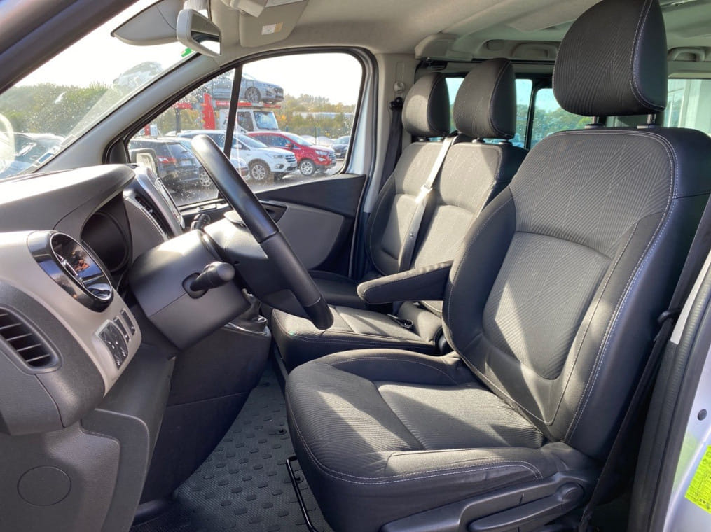Renault Trafic Passenger avec Attelage