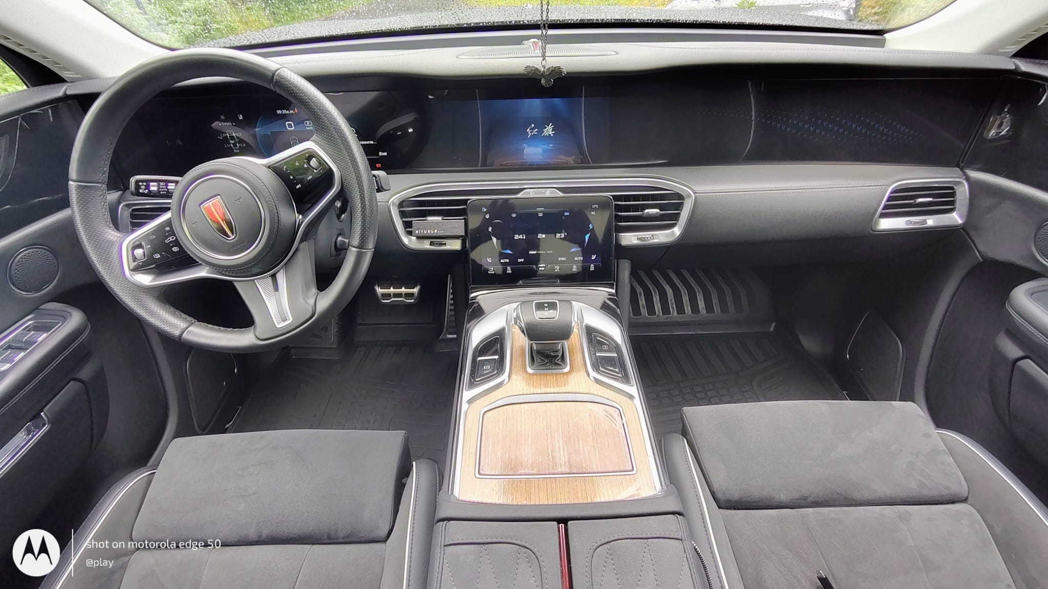 Hongqi E-HS9 med GPS