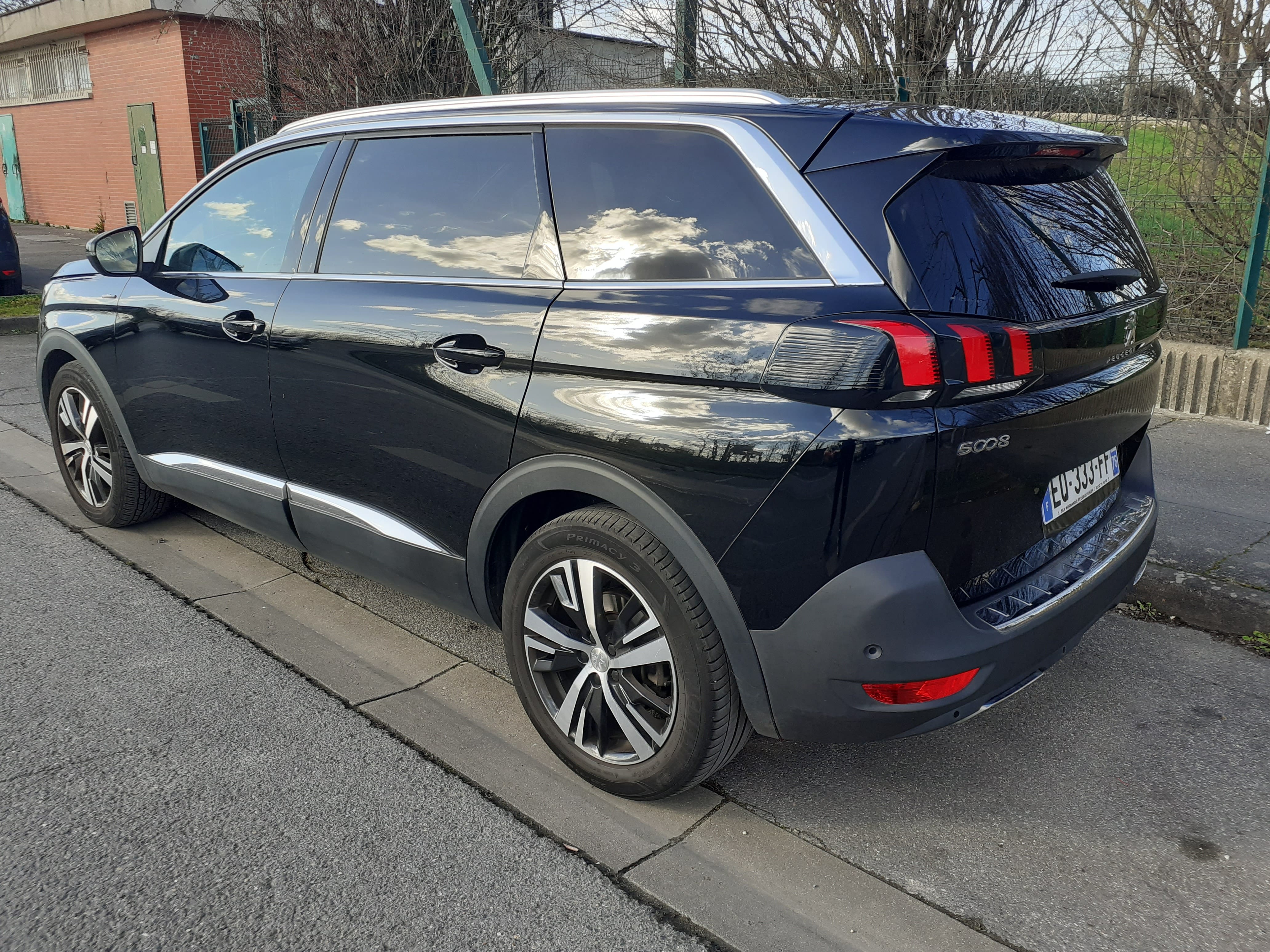 Peugeot 5008 avec GPS