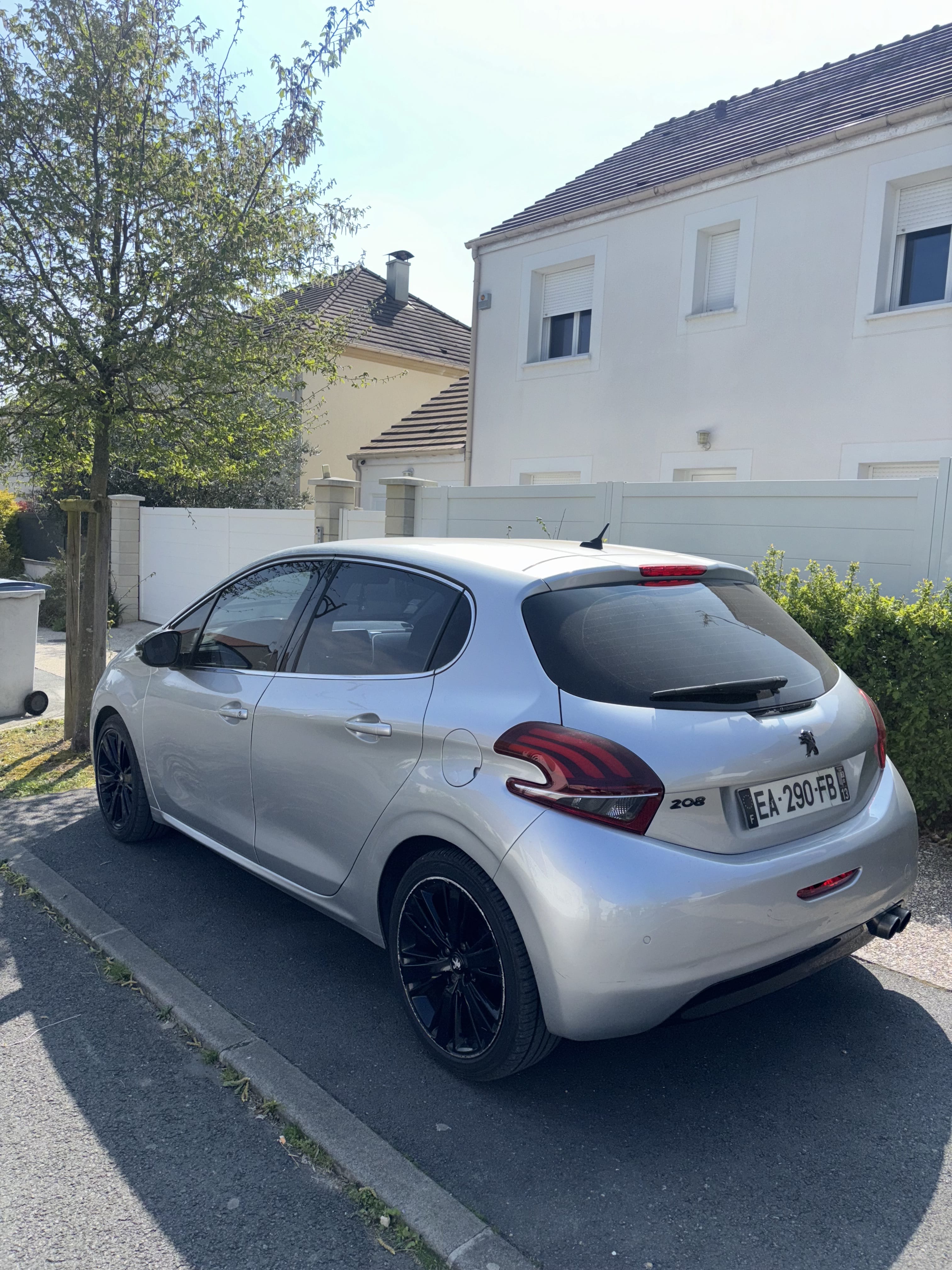 Peugeot 208 GT Line avec Climatisation