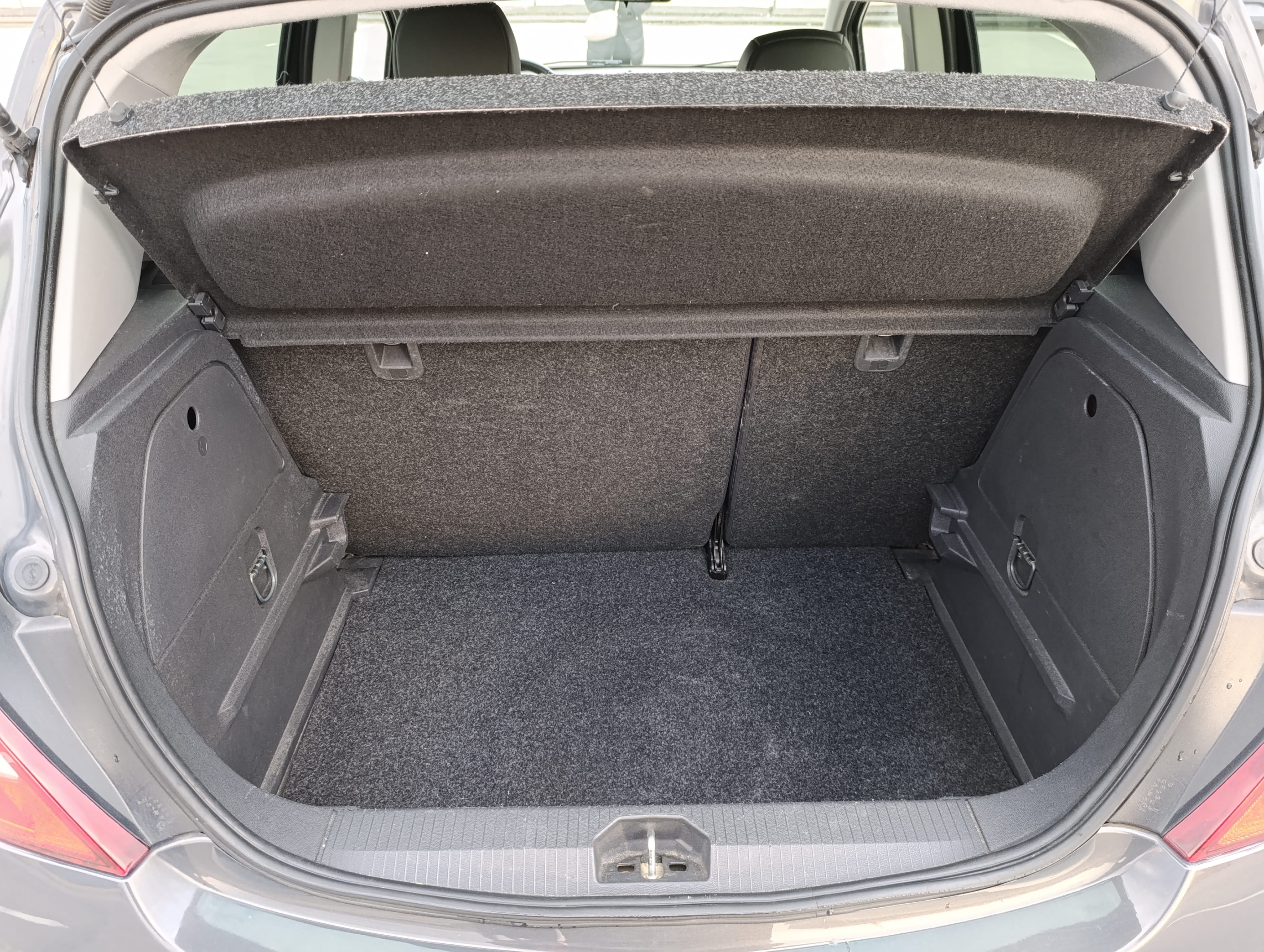 Opel Corsa avec Entrée audio / iPod
