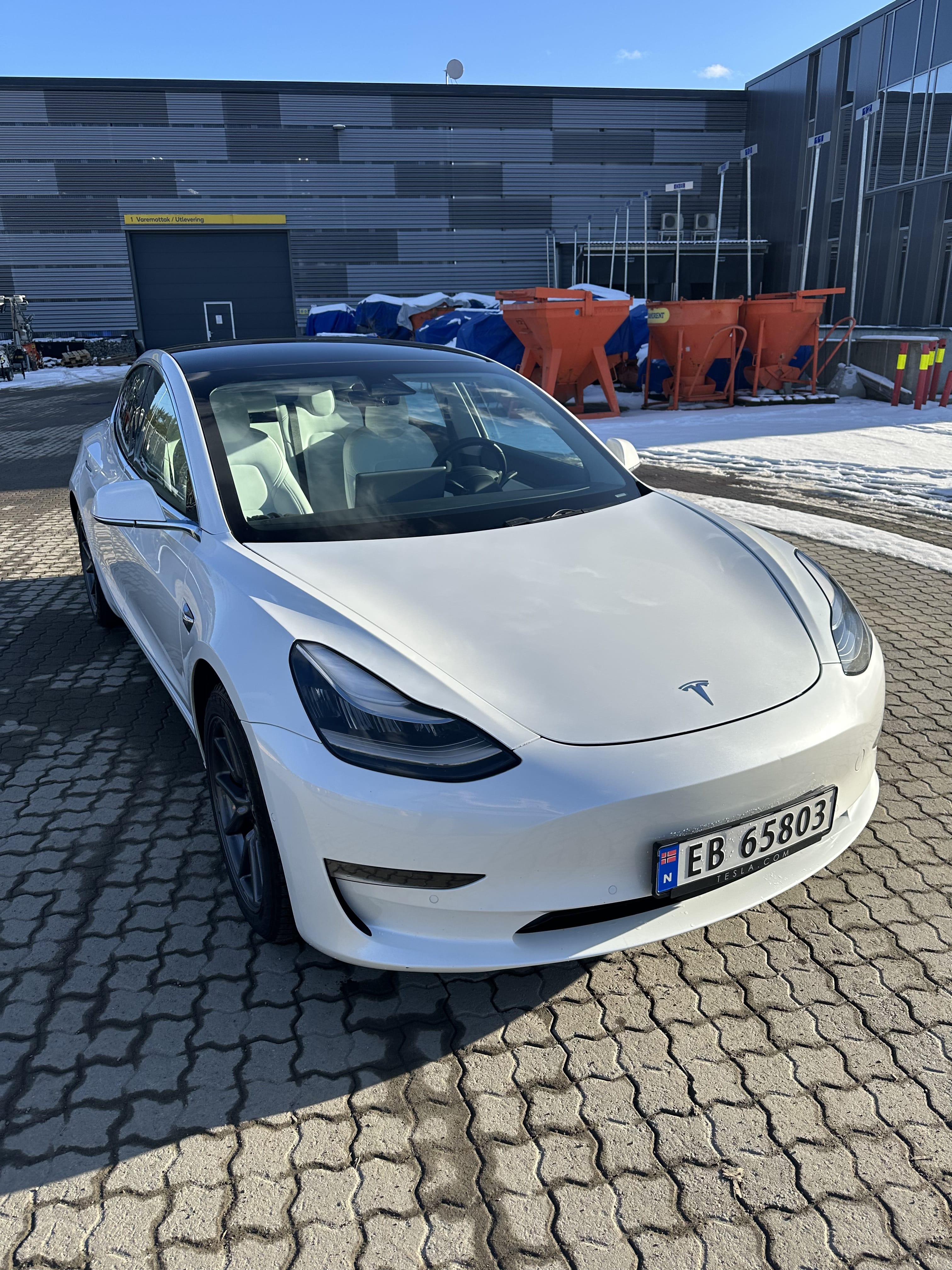 Tesla Model 3 Long Range 560km WLTP med Bluetooth audio