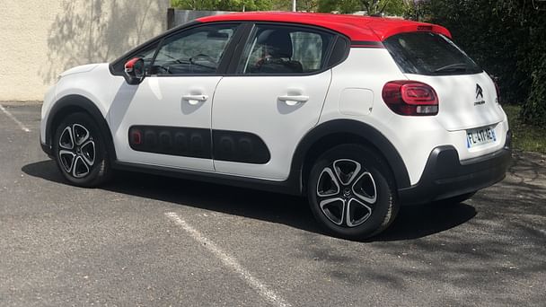 Citroen C3 Louez la Citroën C3 Essence – Confort, Technologie et Économie ! avec Audio Bluetooth