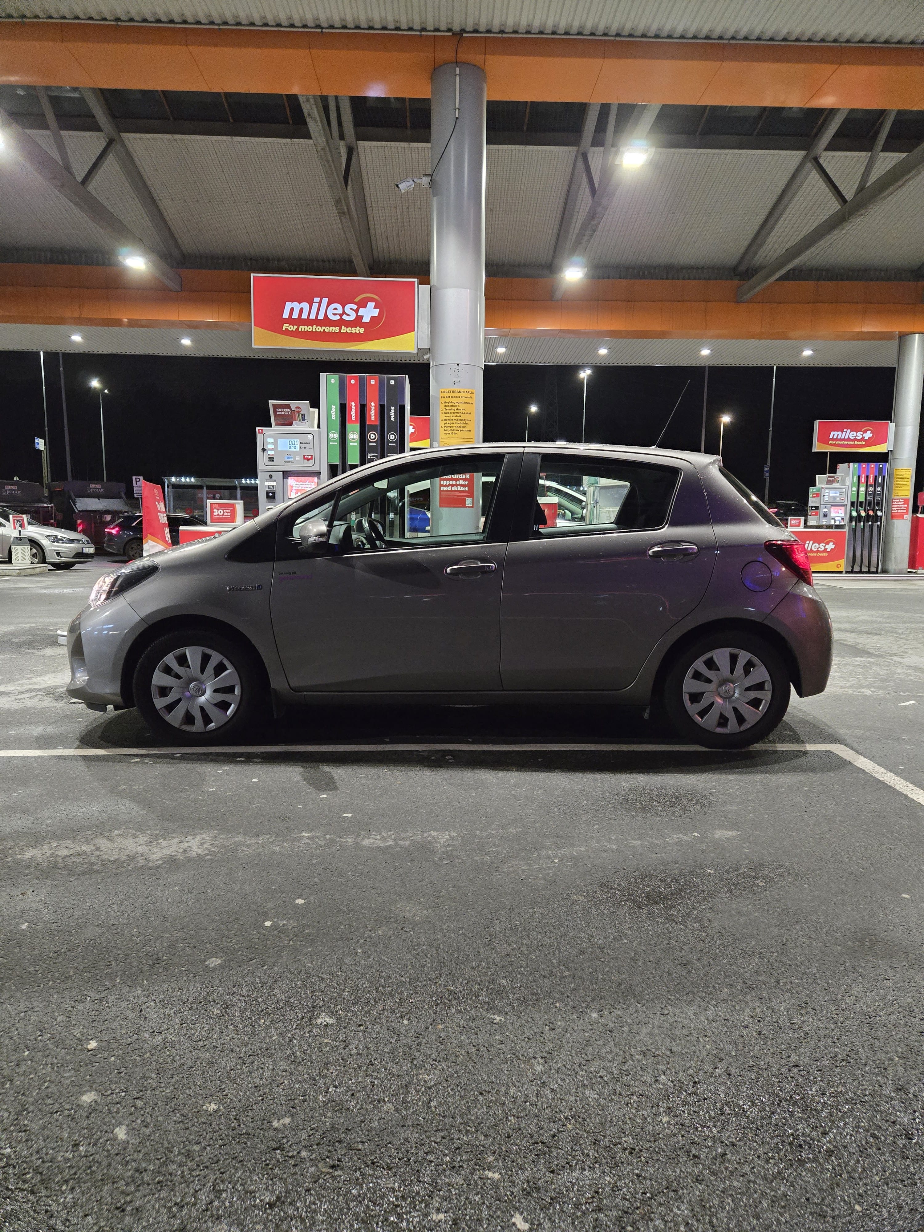 Toyota Yaris Hybrid 1,5 Bensin, Automat, inkl. BEBOERKORT SONE parkering med Aircondition