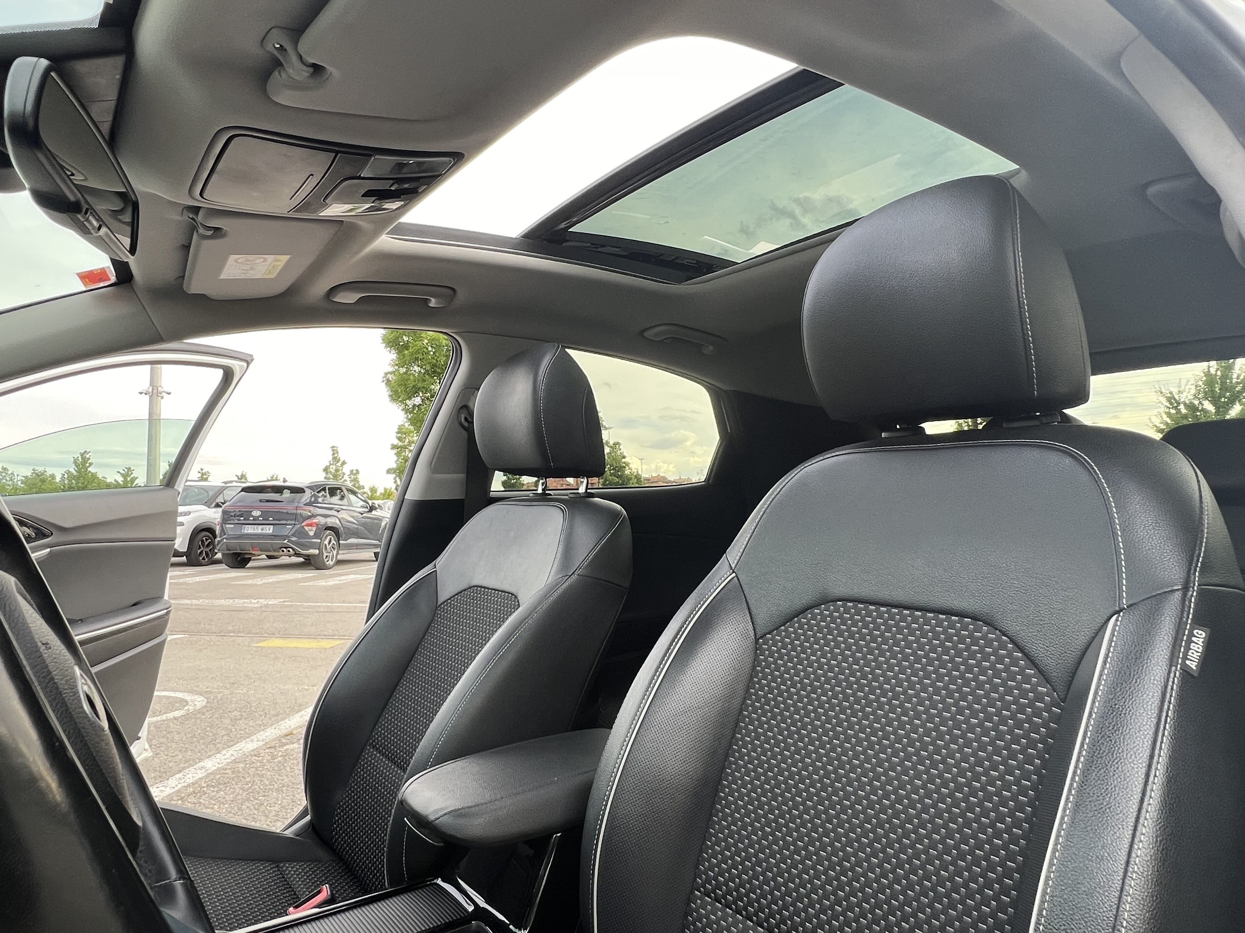 Kia XCeed Híbrido con techo solar con Android Auto