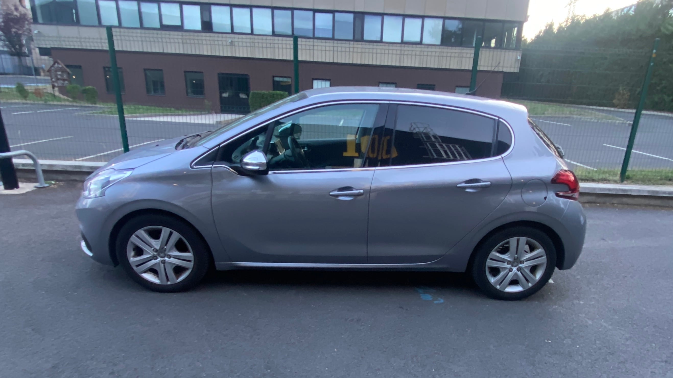 Peugeot 208 1.2 110CH ALLURE BUSINESS, 2019, Essence 95