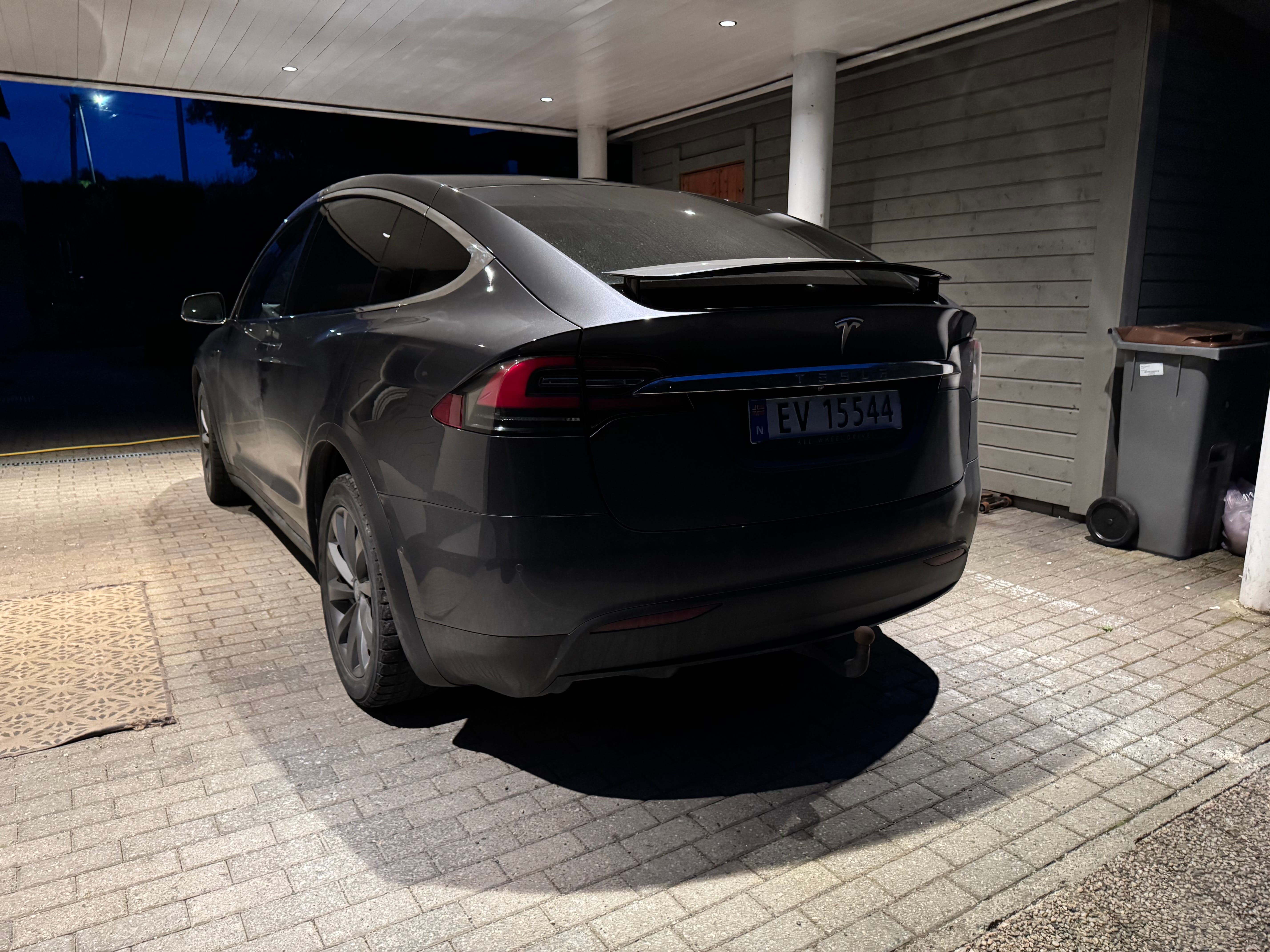 Tesla Model X 75D med Ryggekamera