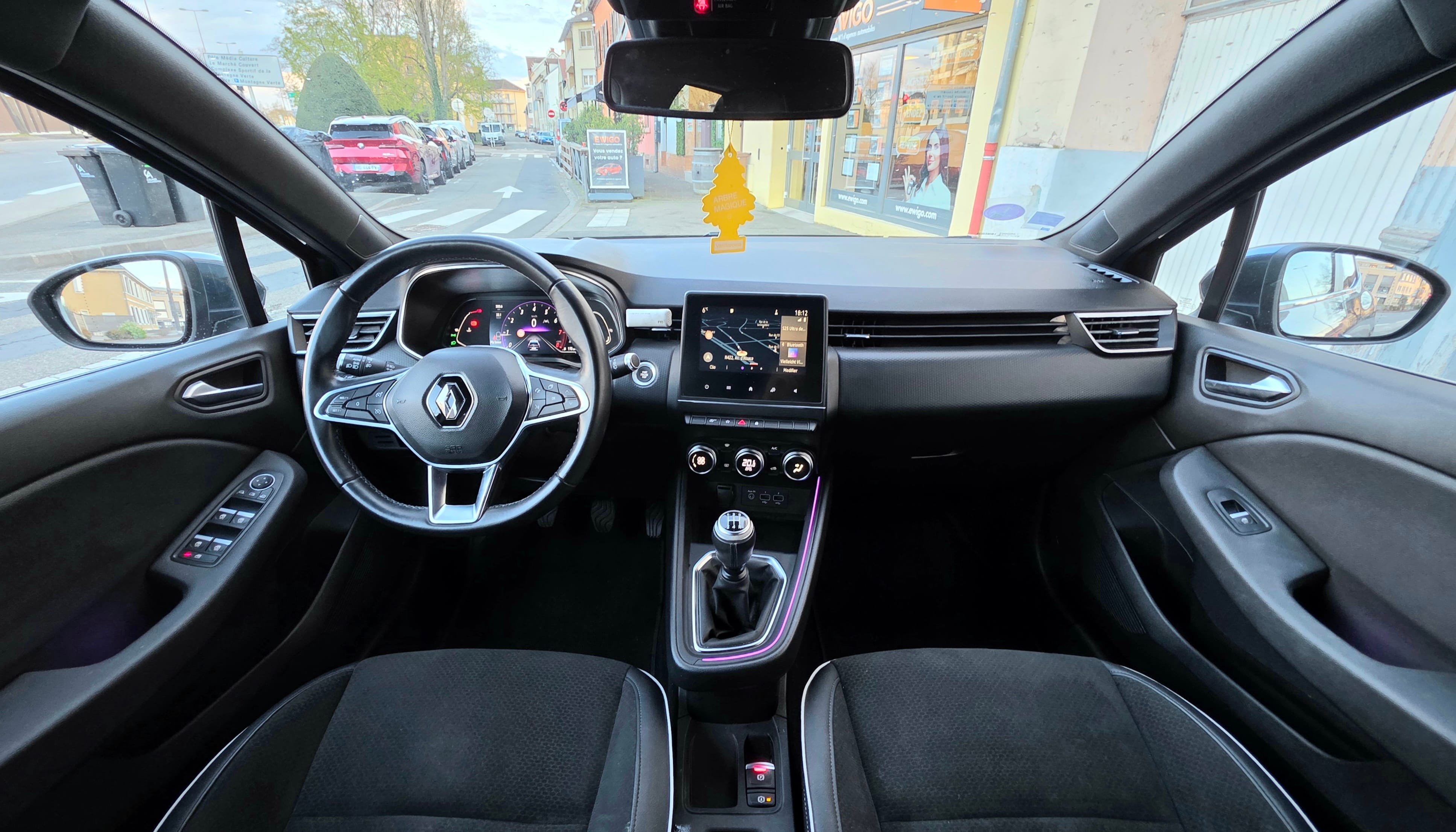 Renault Clio  CLIM - CAMERA - CARPLAY - Disponible 24h/24 avec GPS