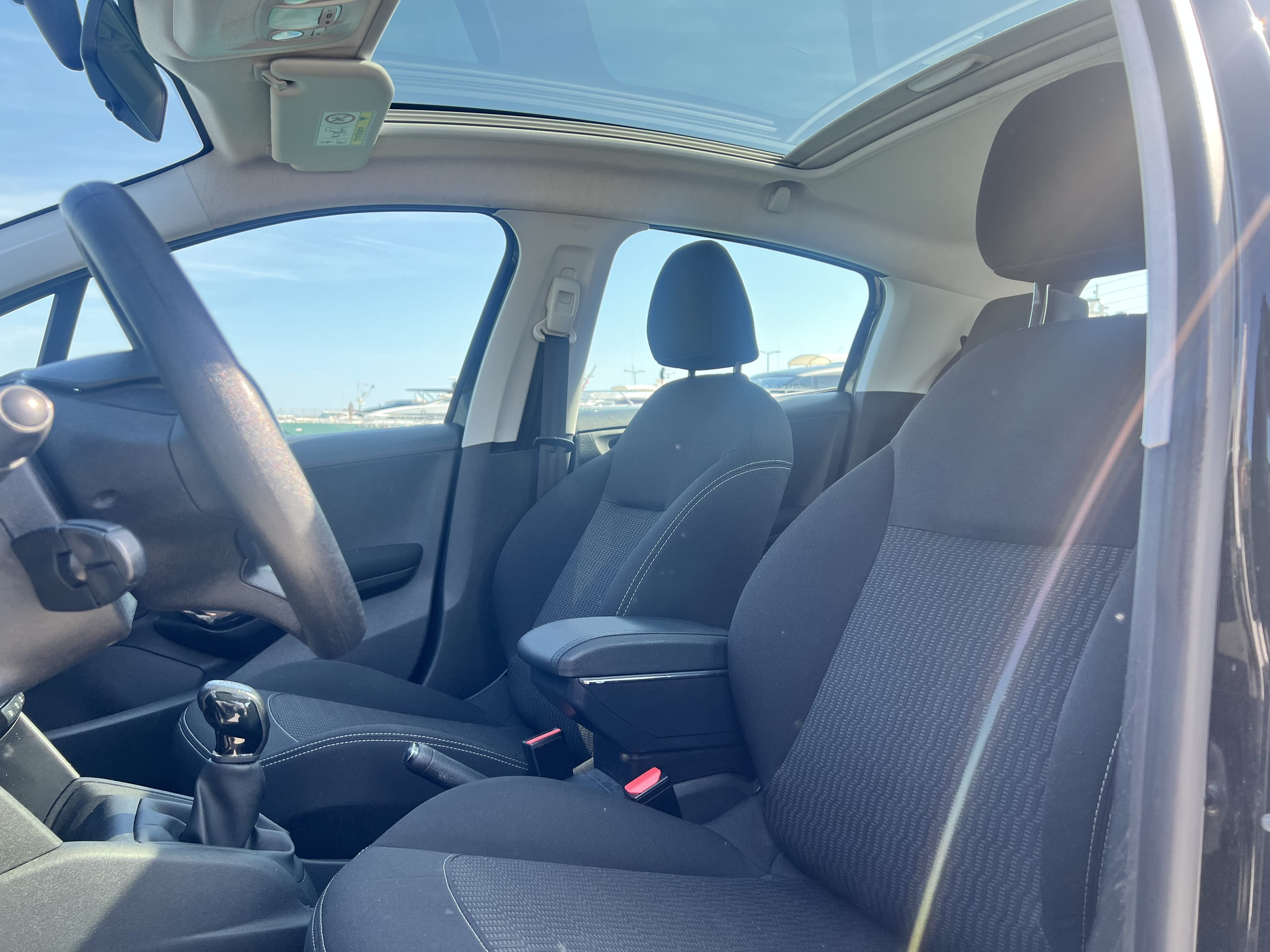 Peugeot 208 avec Pneus neige