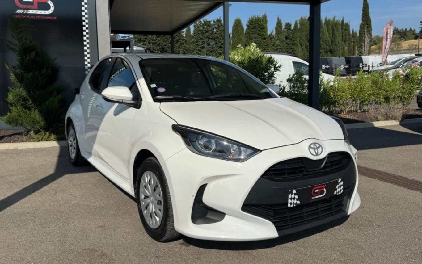 Toyota Yaris Hybride, 2024, Essence 95 / Eléctrico (híbrido), Automático