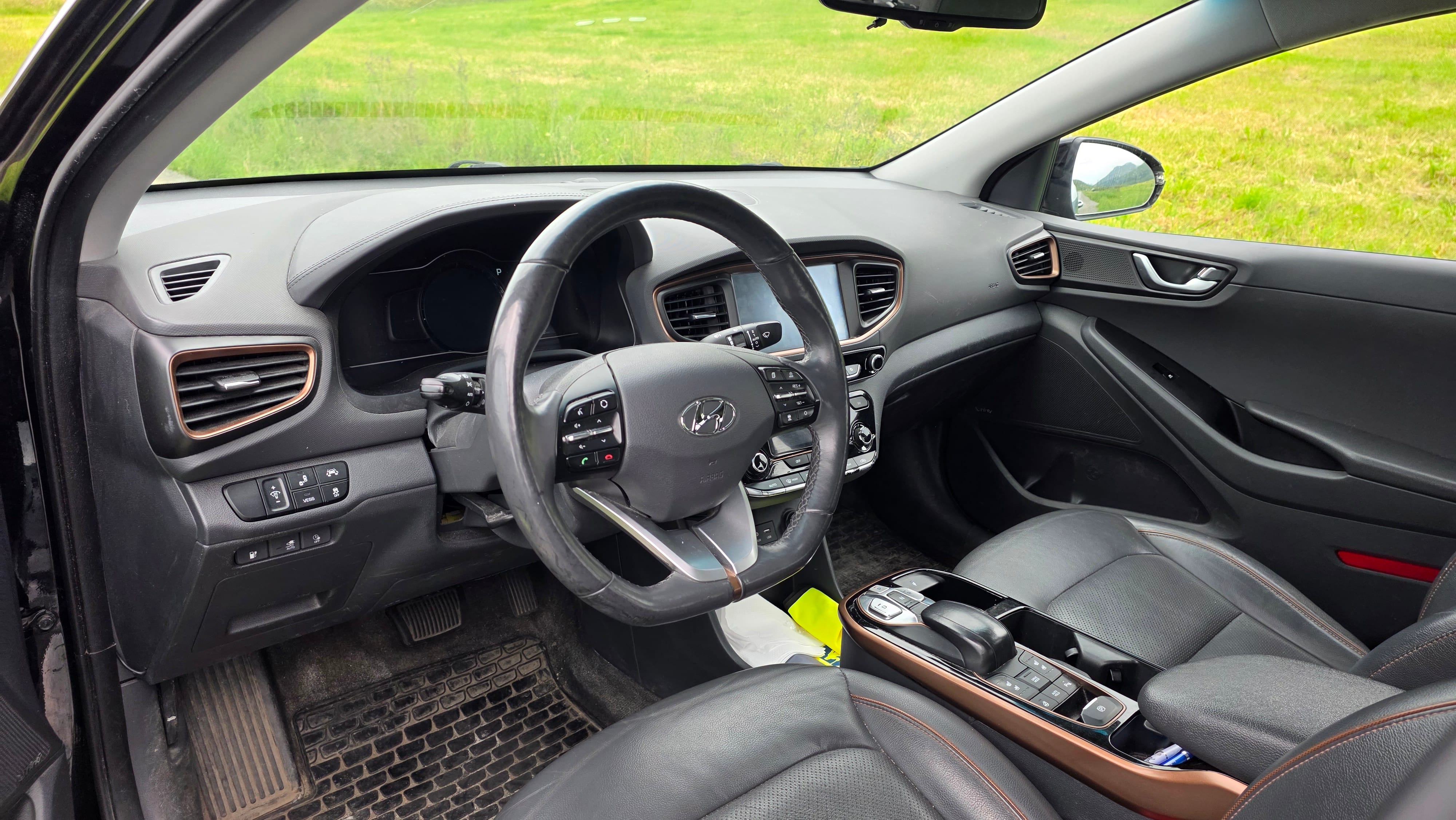 Hyundai Ioniq with Apple CarPlay