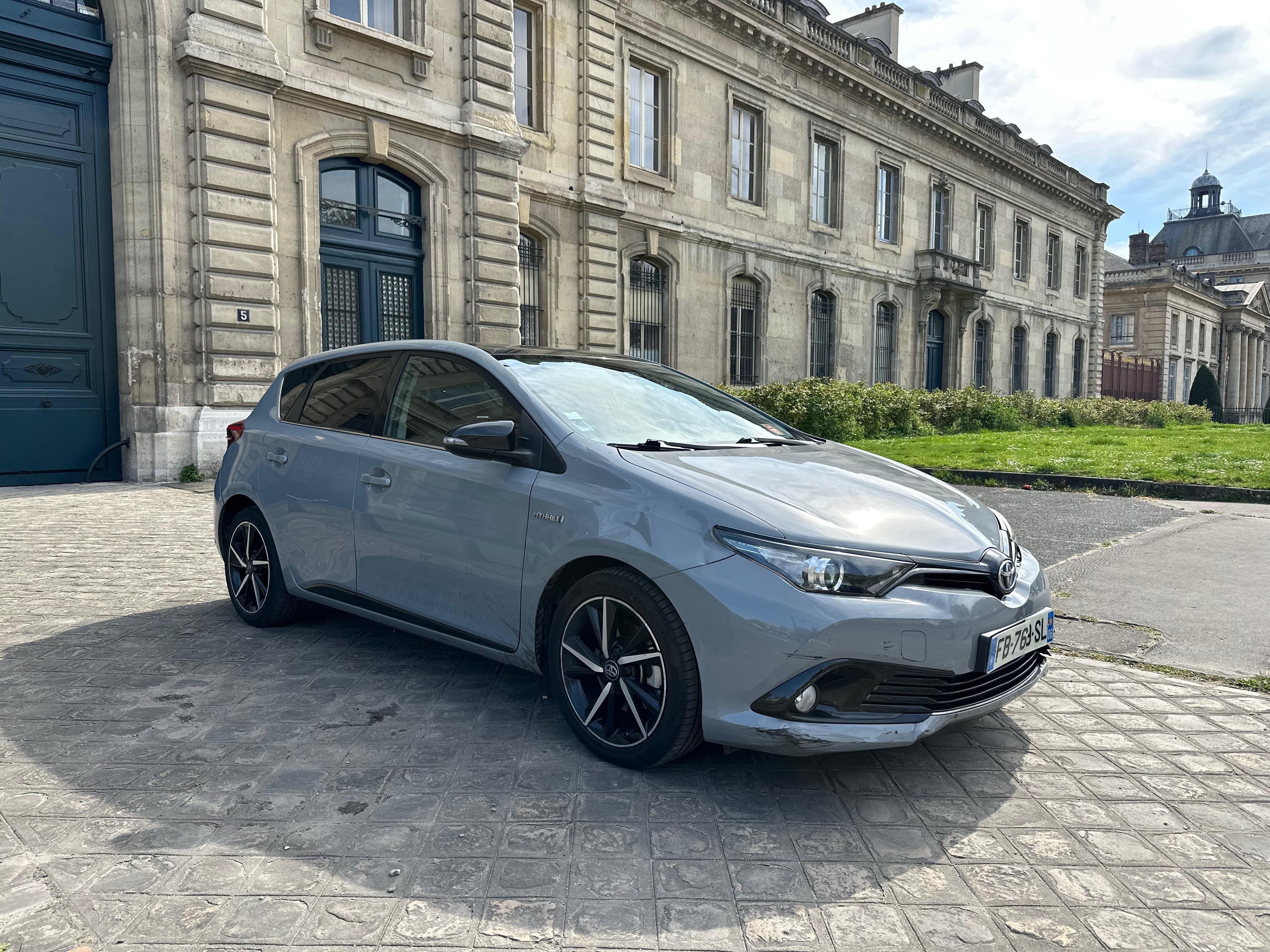 Toyota Auris, 2018, Essence 95 / Électrique (hybride), automatique