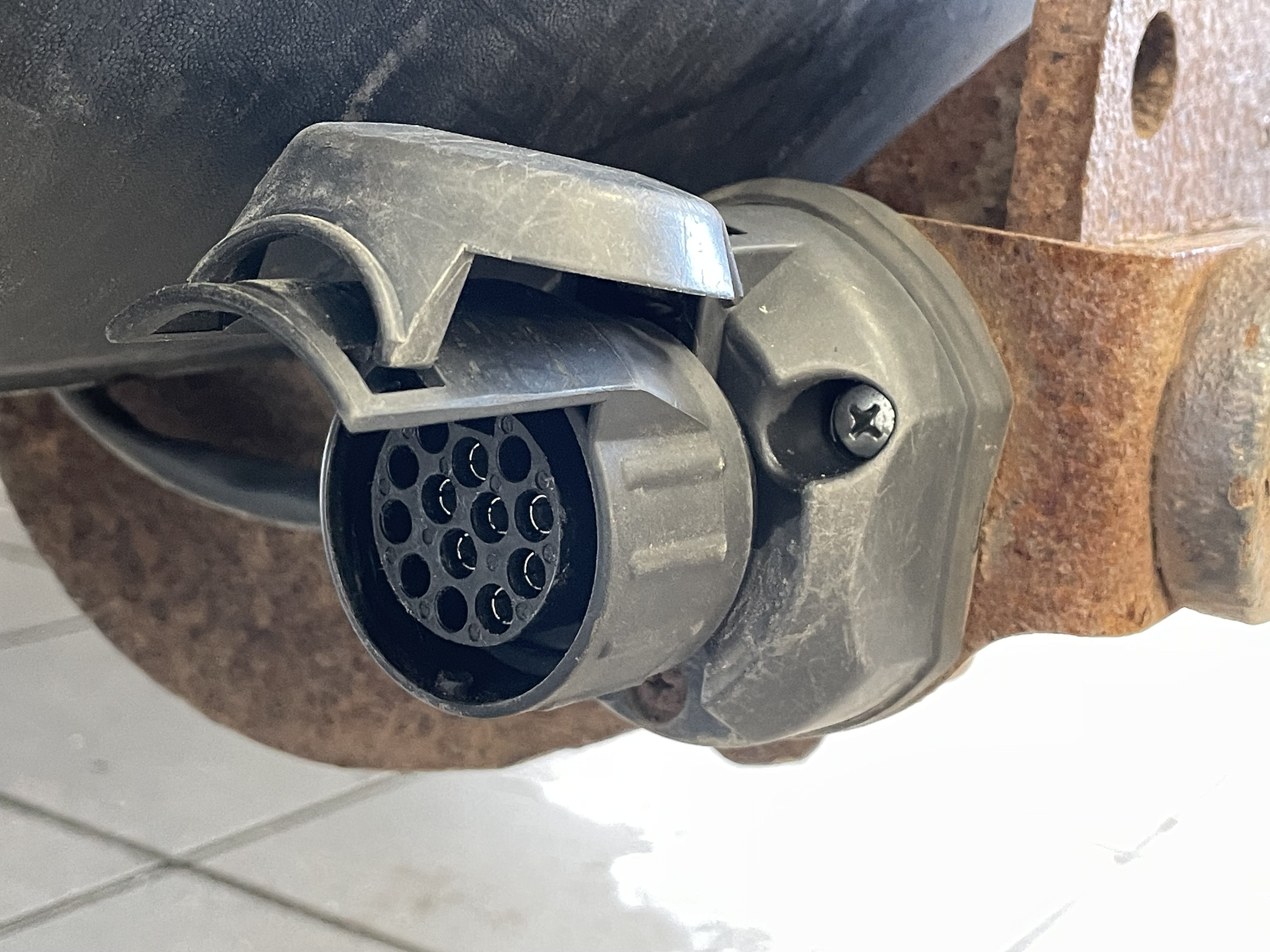 Hyundai H-1 Hengerfeste og takstativ