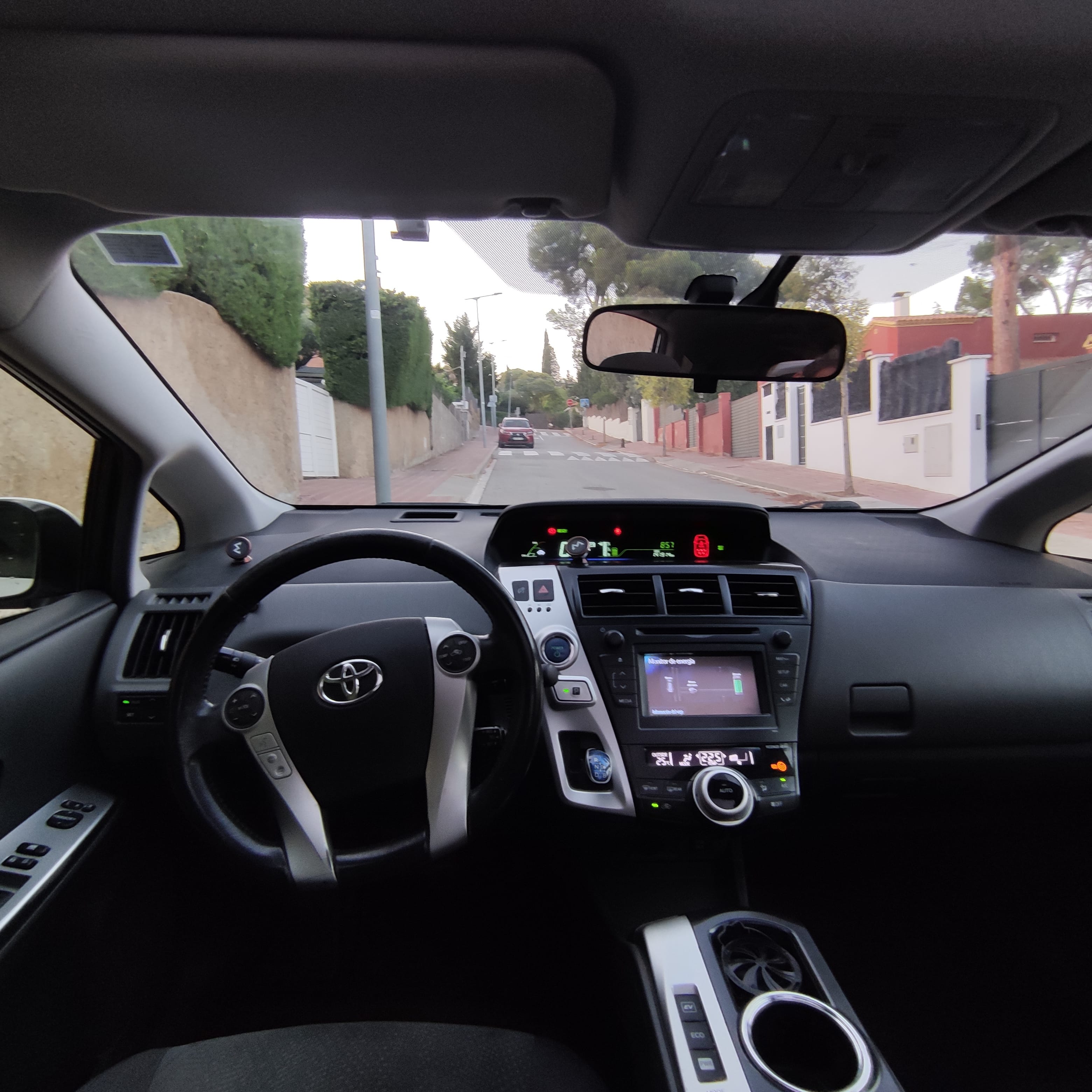 Toyota Prius + con Audio Bluetooth