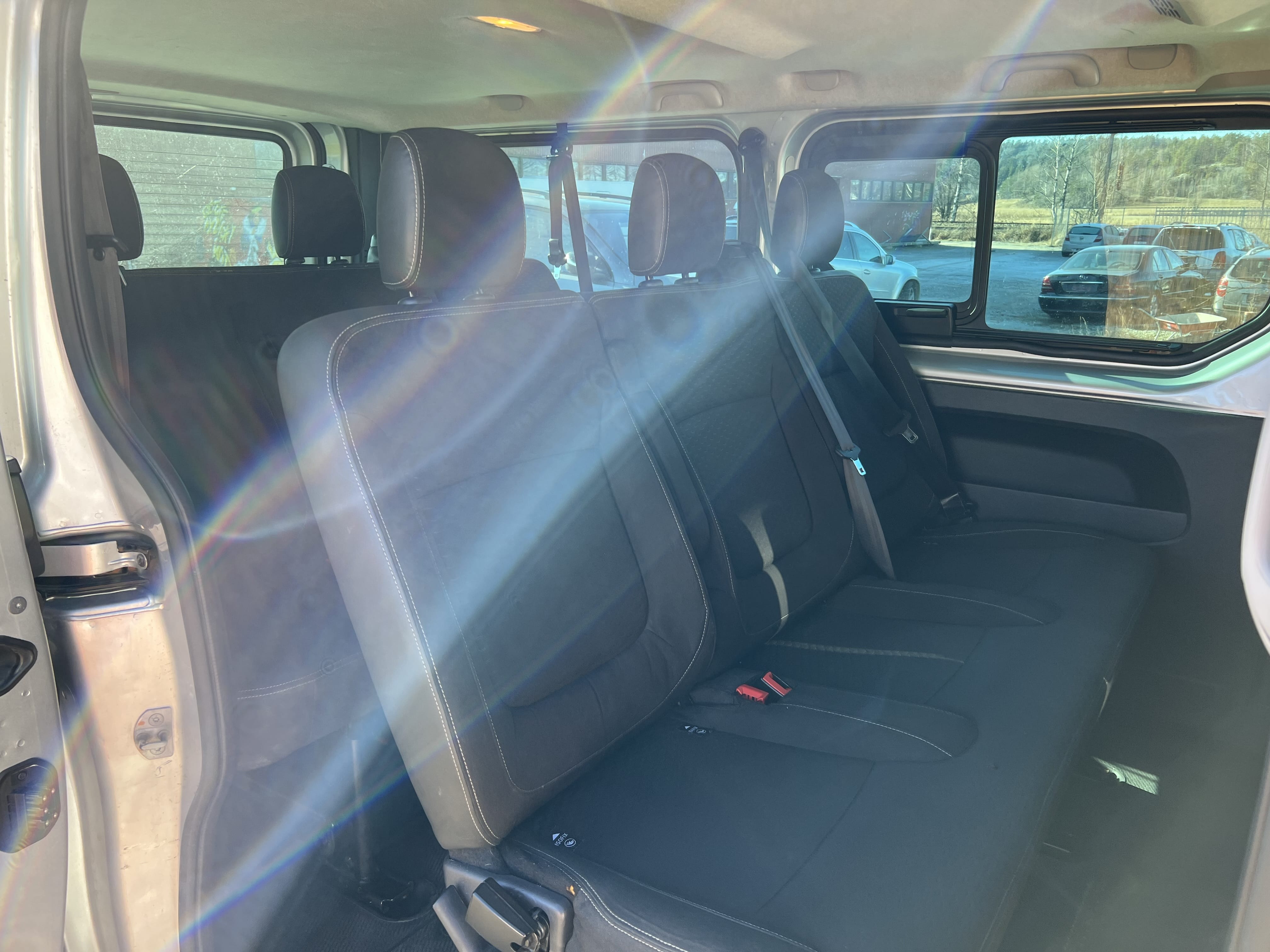 Opel Vivaro med Lydinngang